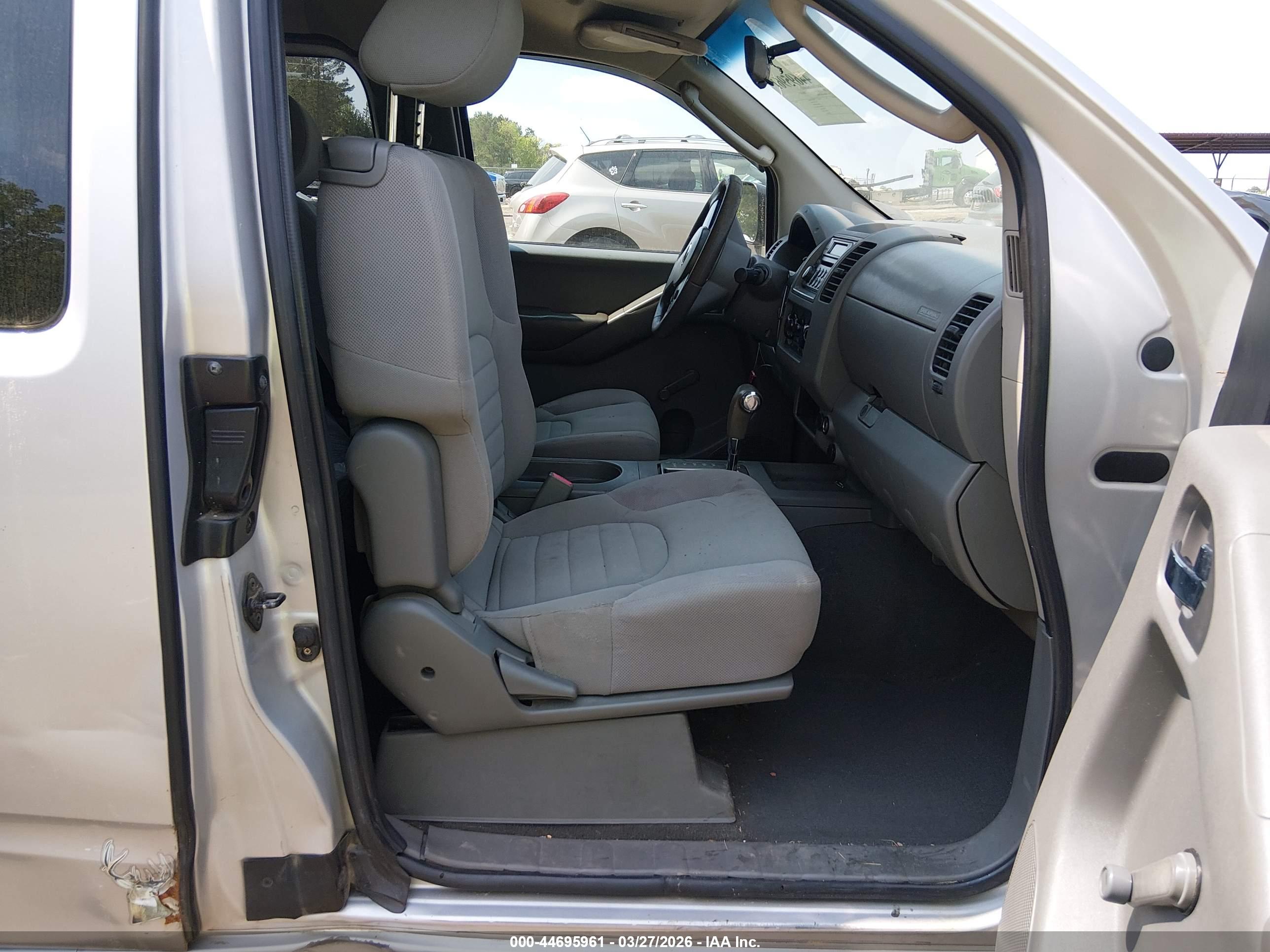 NISSAN FRONTIER image 5