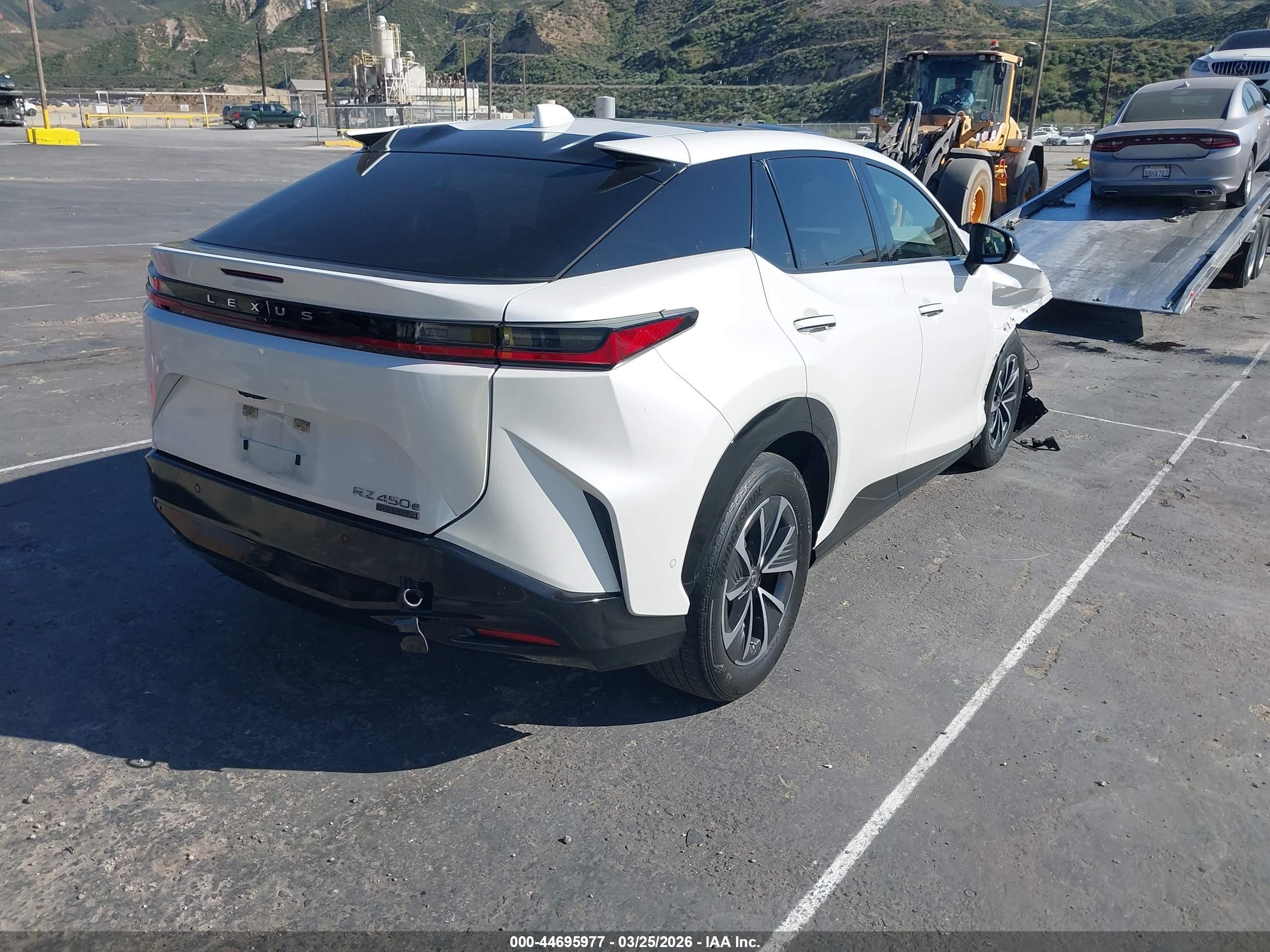 LEXUS RZ image 4