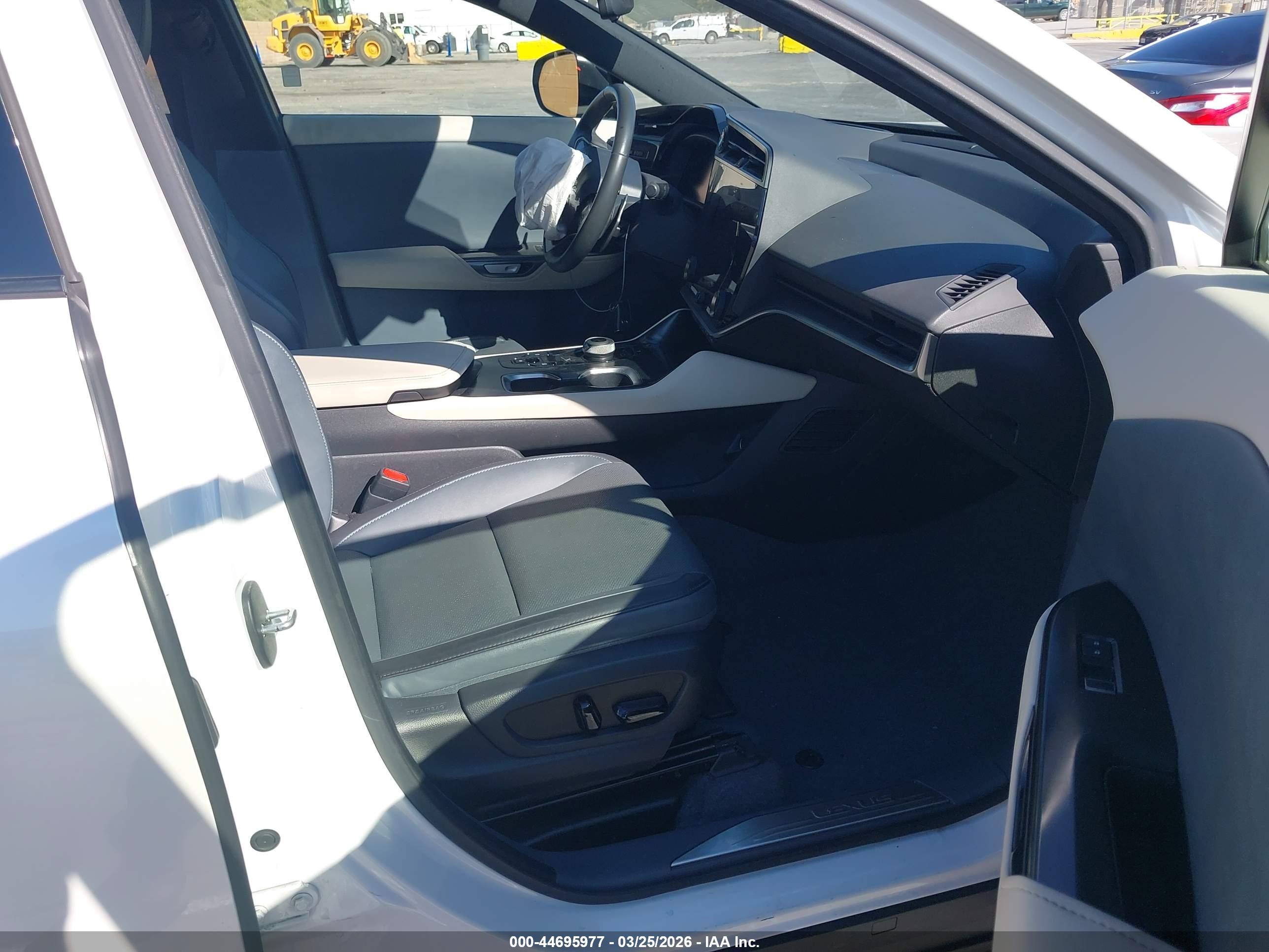 LEXUS RZ image 5