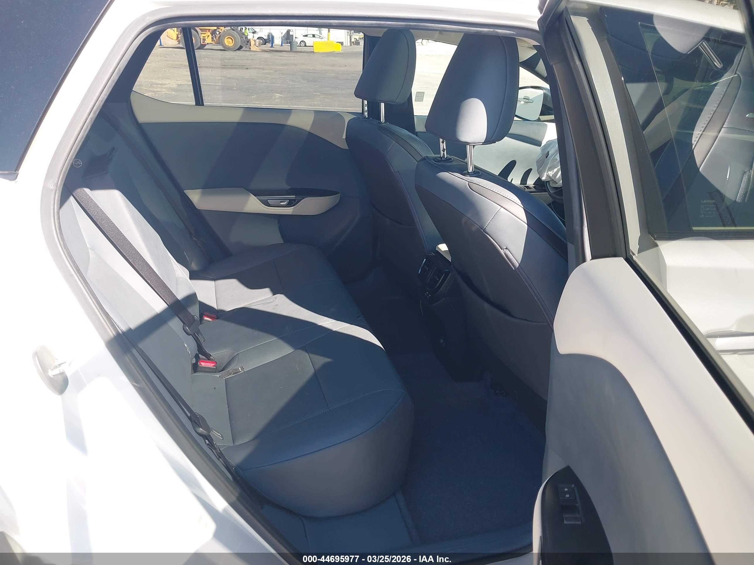 LEXUS RZ image 8