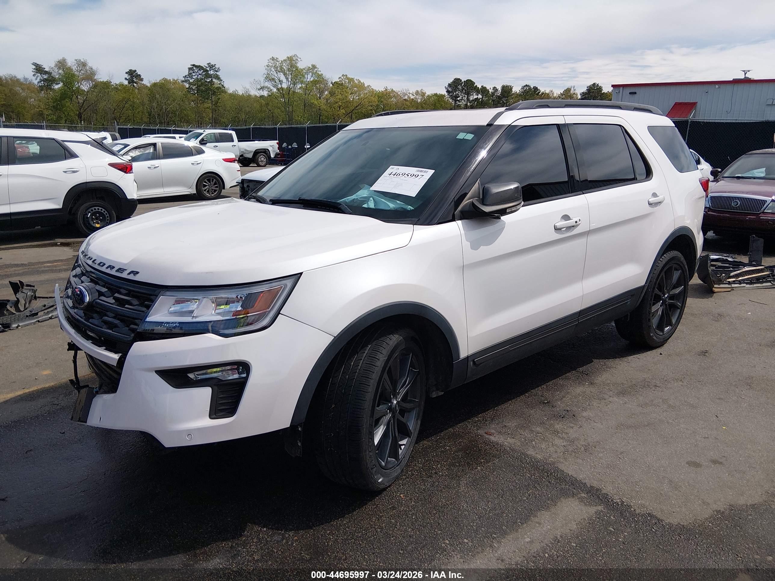 FORD EXPLORER image 2