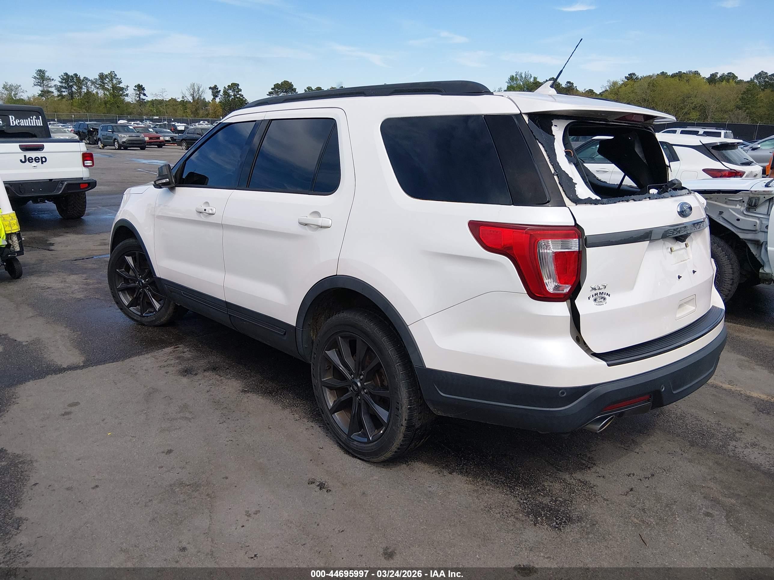 FORD EXPLORER image 3