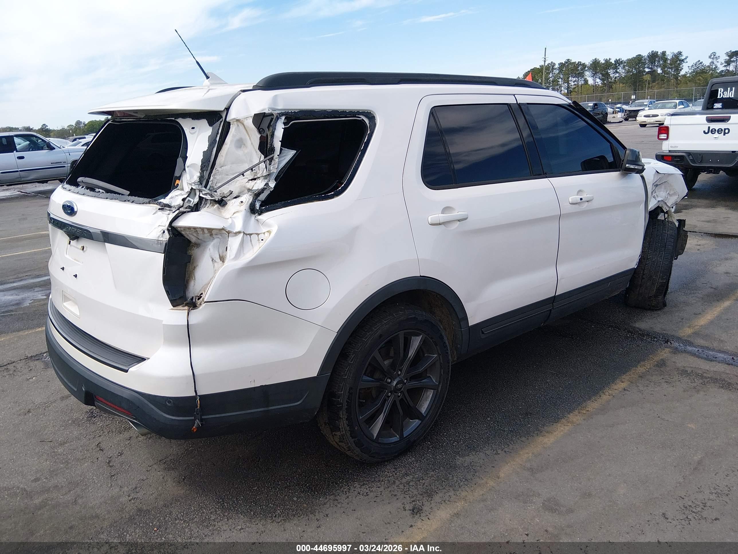 FORD EXPLORER image 4