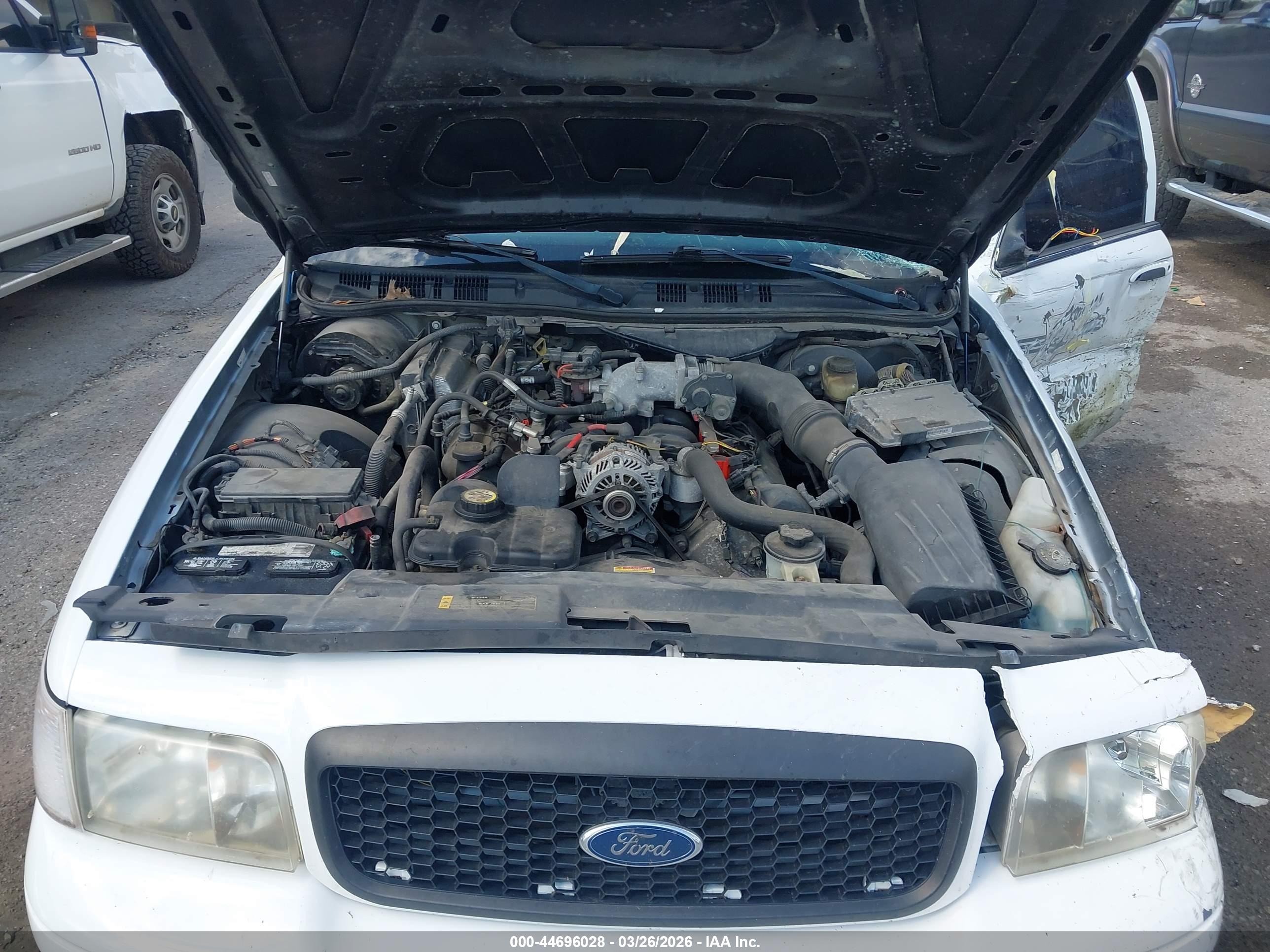 FORD CROWN image 10