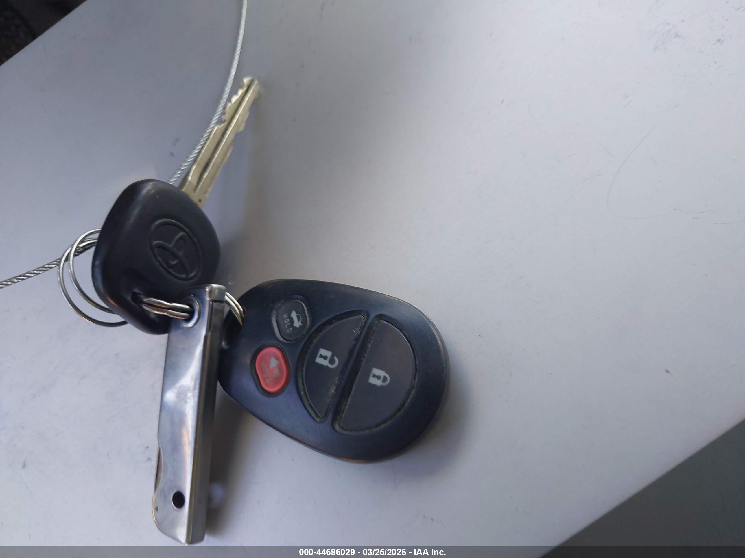 TOYOTA AVALON image 11