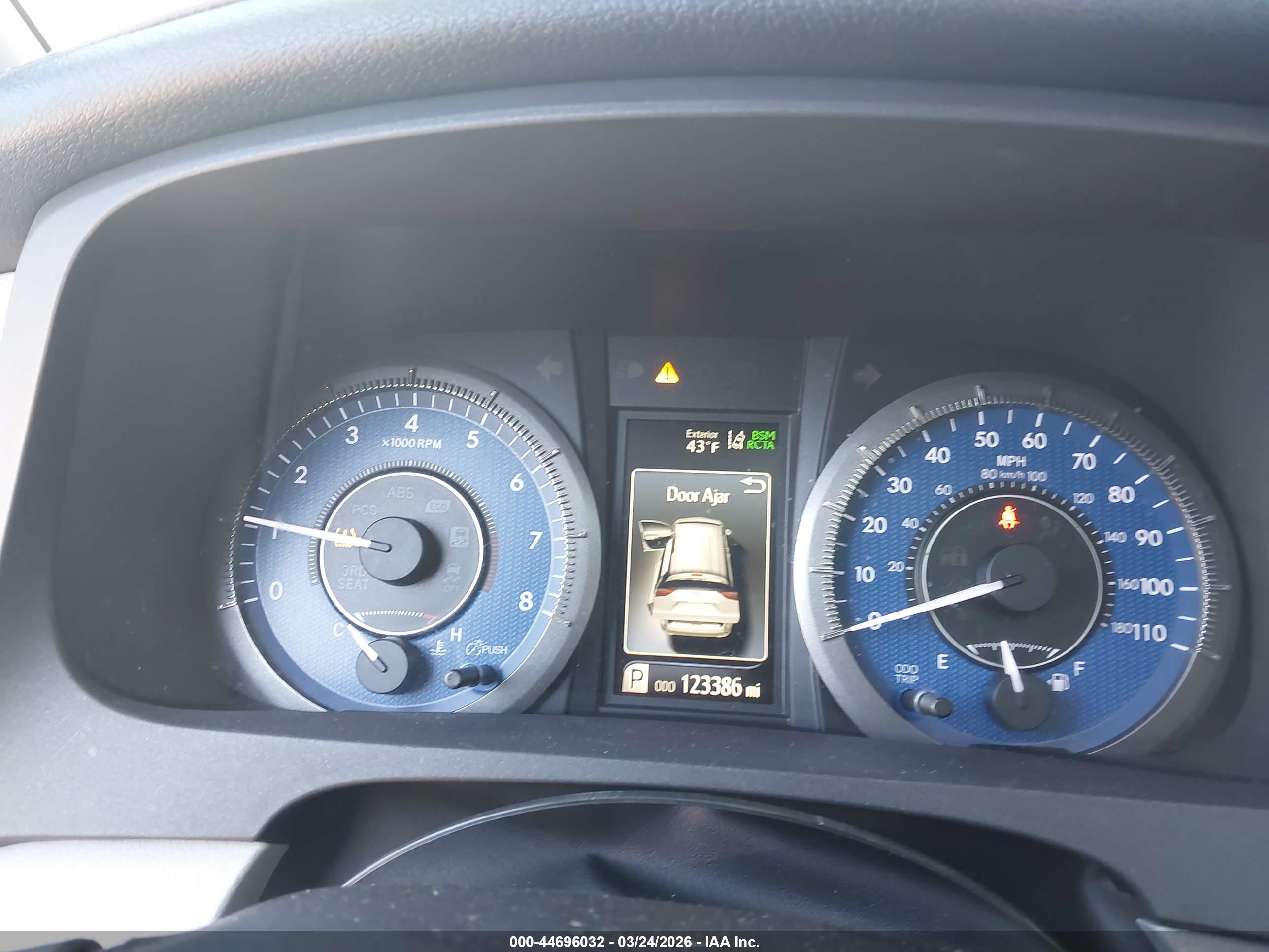 TOYOTA SIENNA image 7