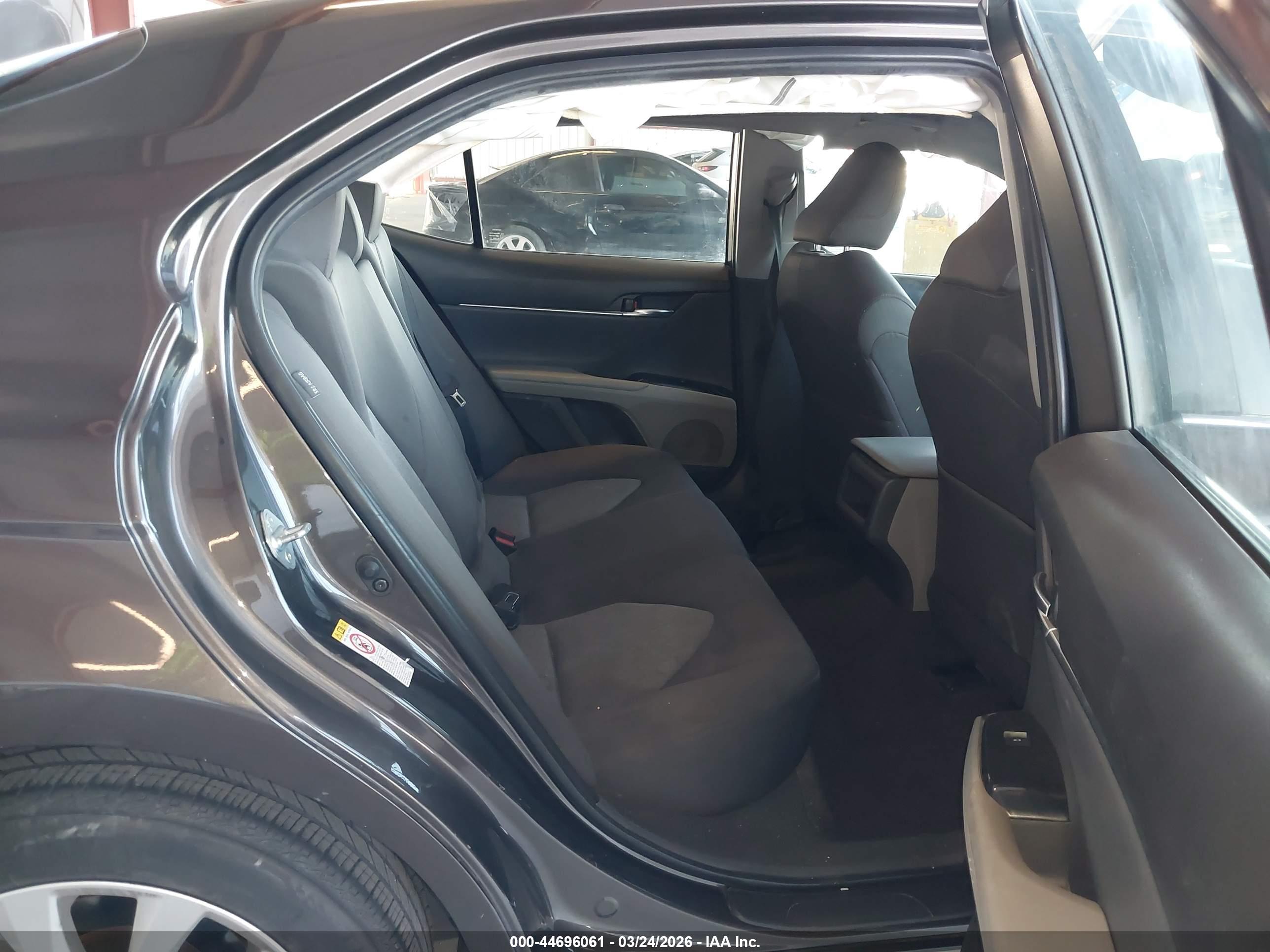 TOYOTA CAMRY image 8
