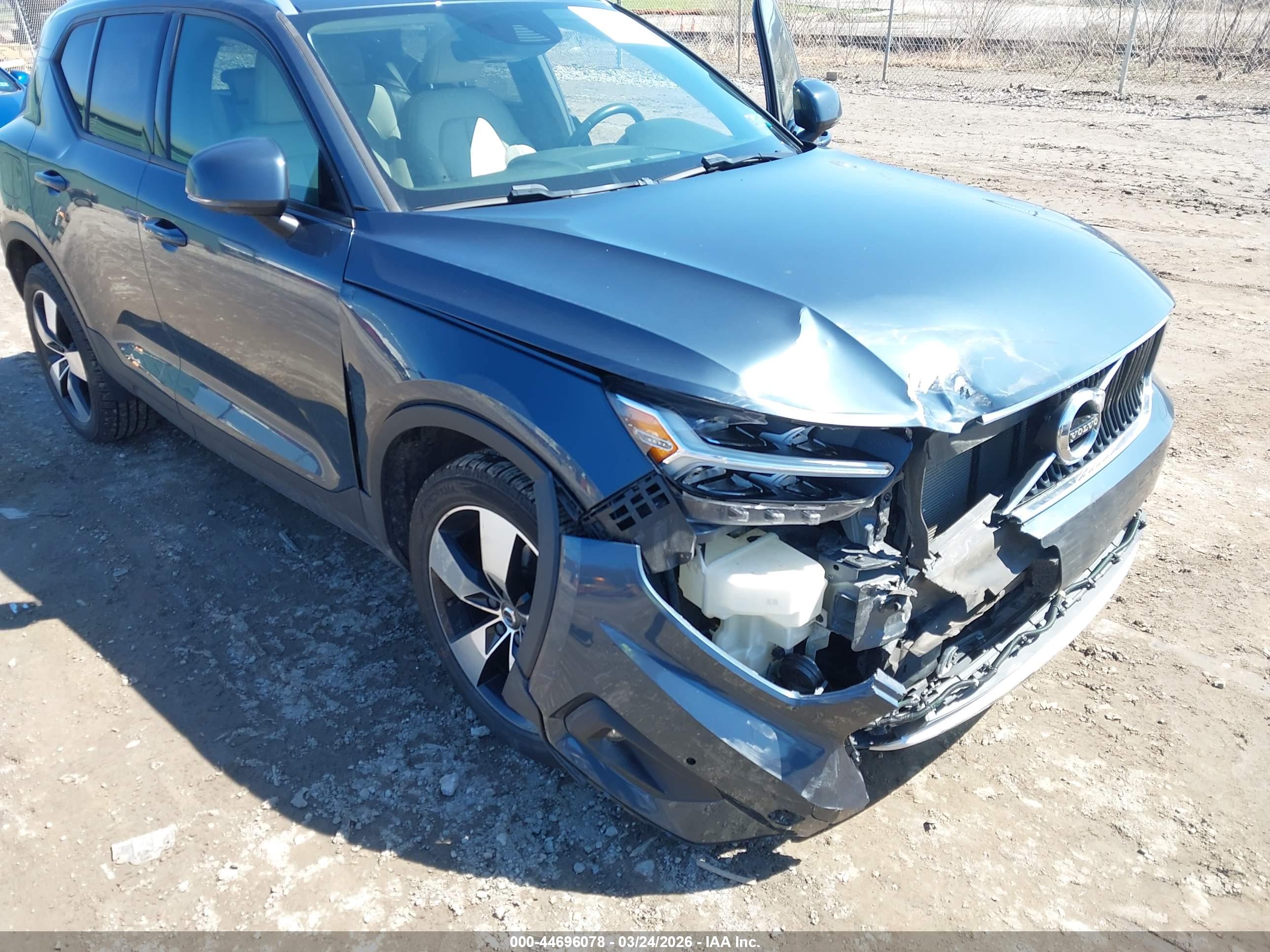 VOLVO XC40 image 6