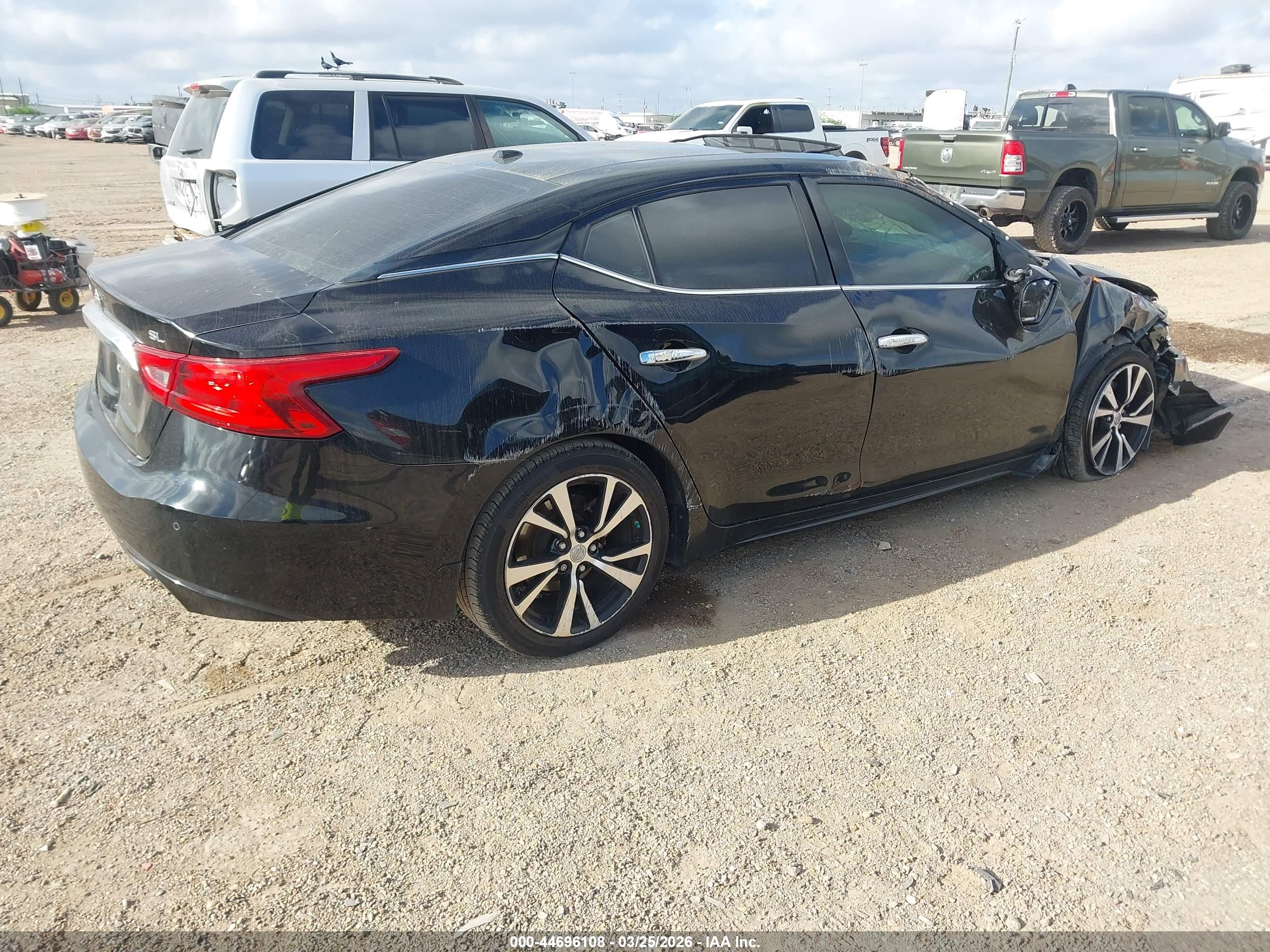 NISSAN MAXIMA image 4