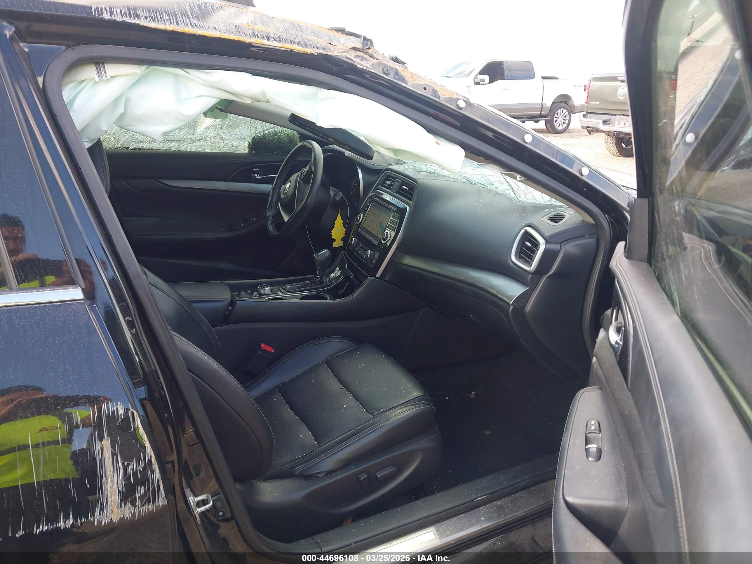 NISSAN MAXIMA image 5