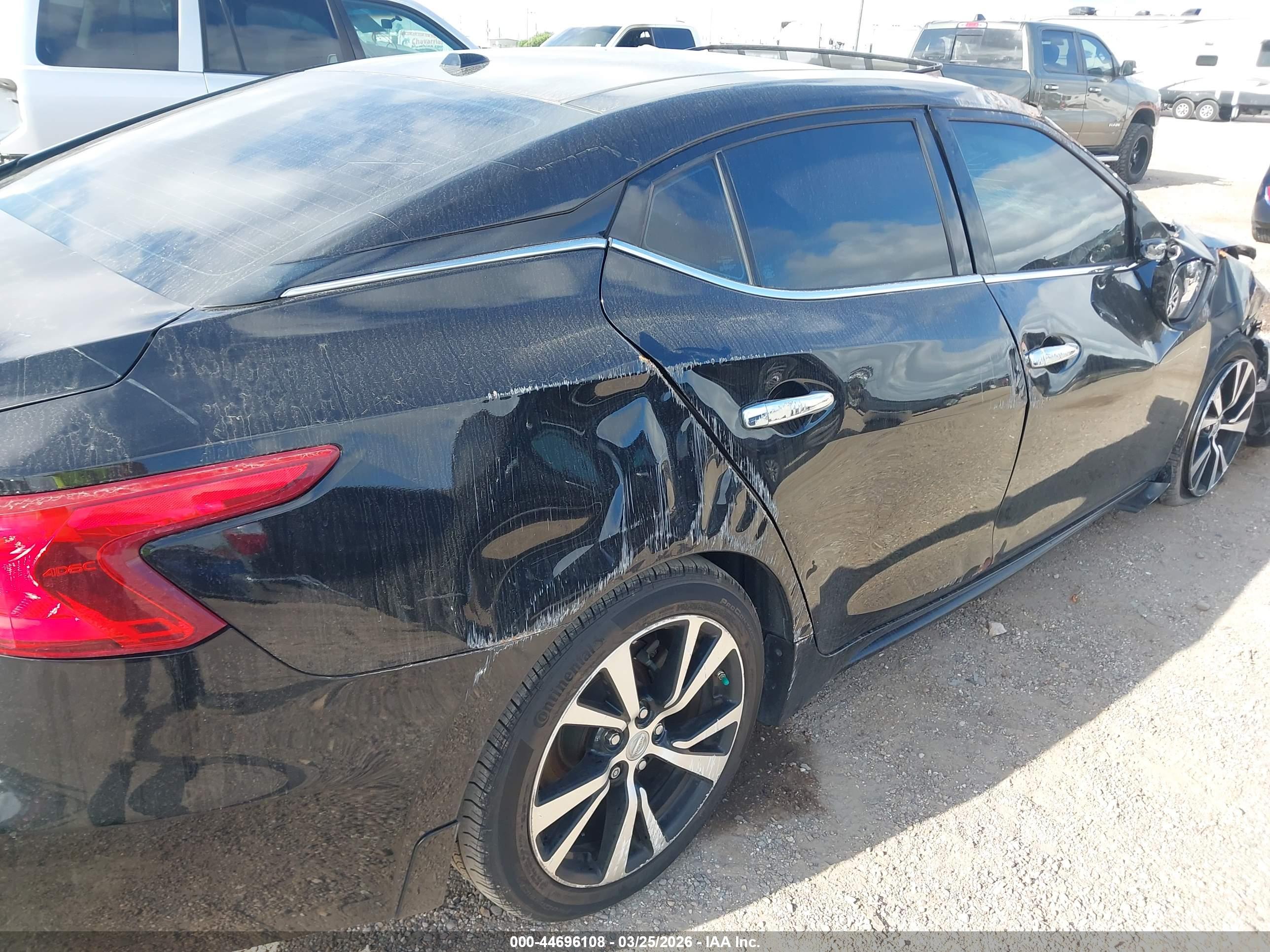 NISSAN MAXIMA image 6