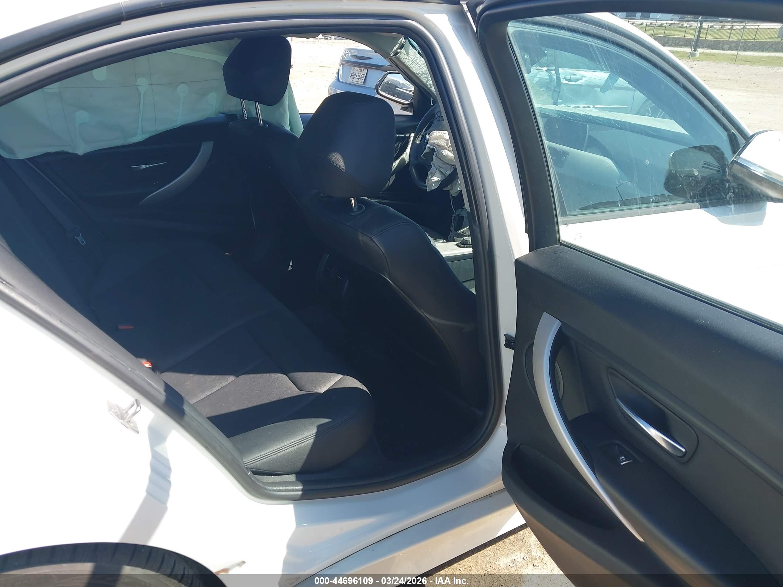 BMW 320I image 8