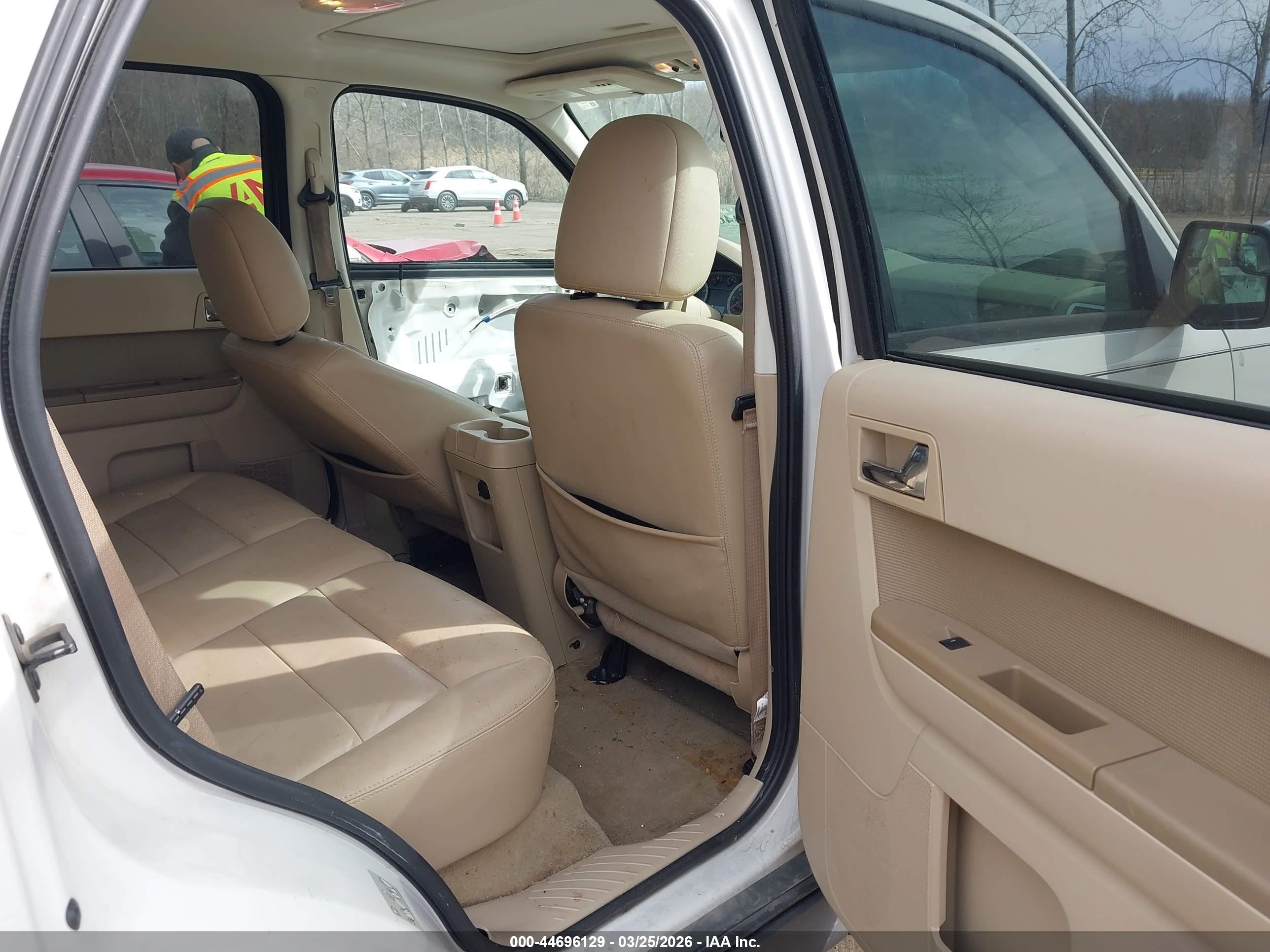 FORD ESCAPE image 8