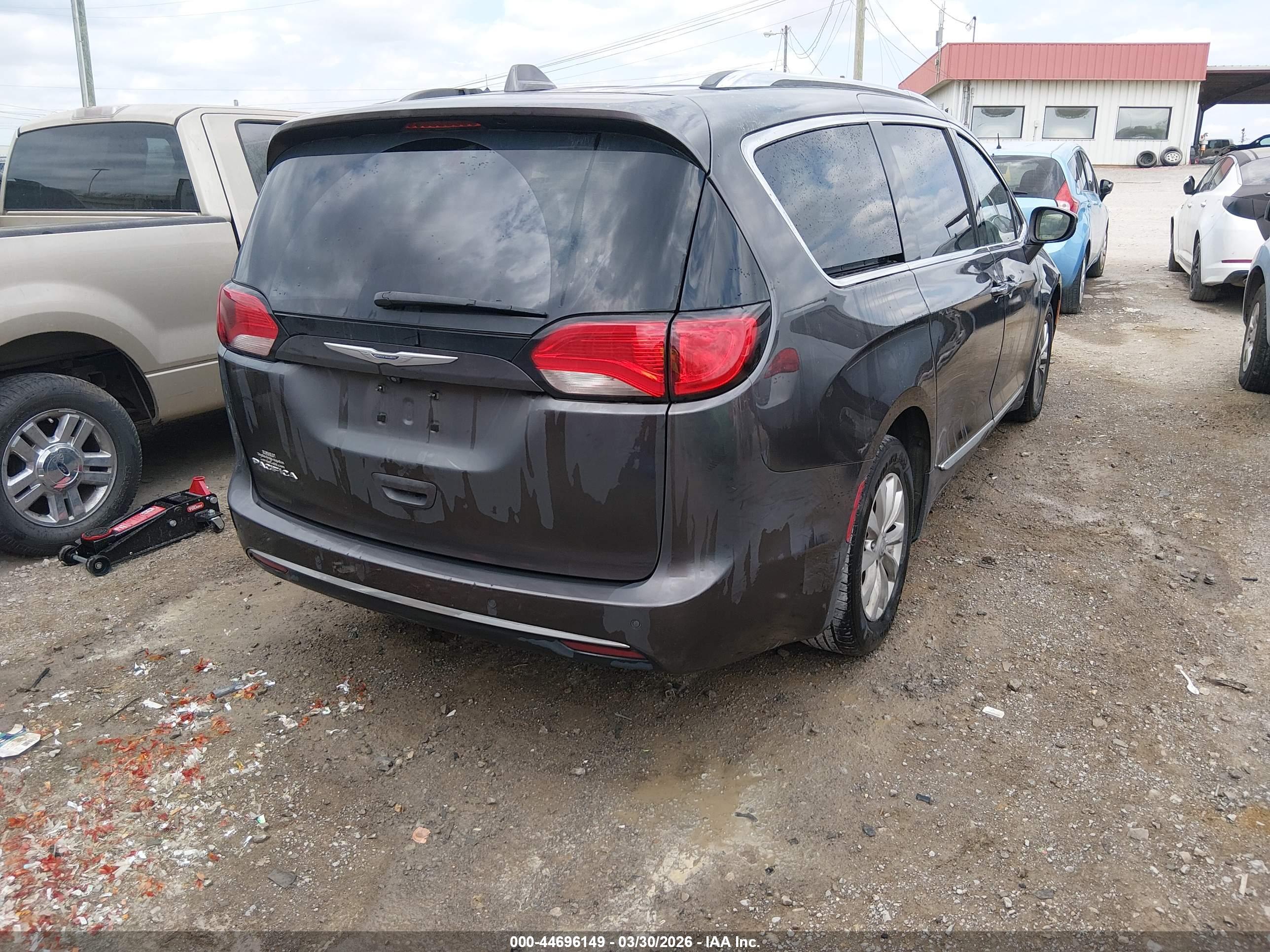 CHRYSLER PACIFICA image 4