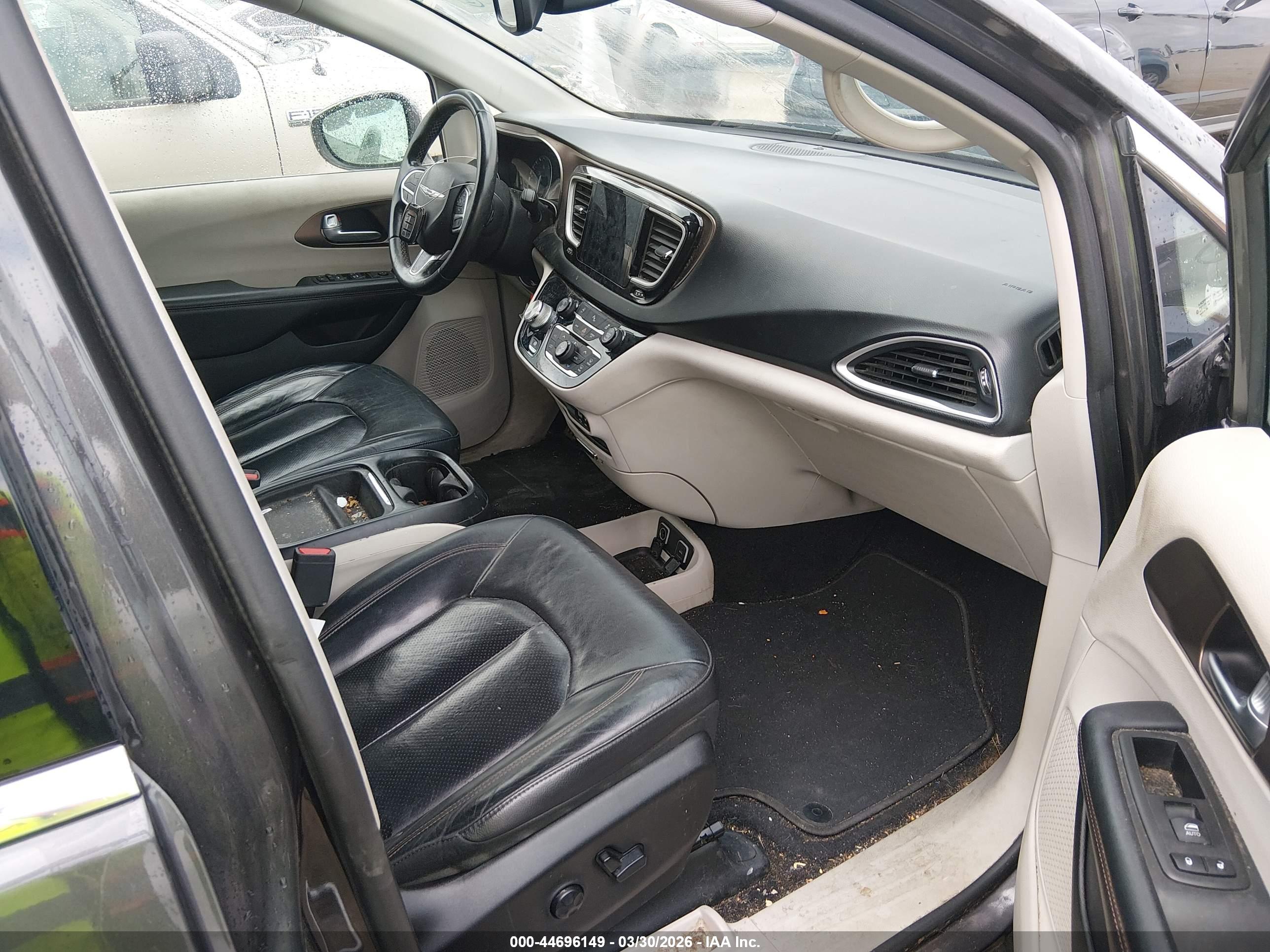 CHRYSLER PACIFICA image 5