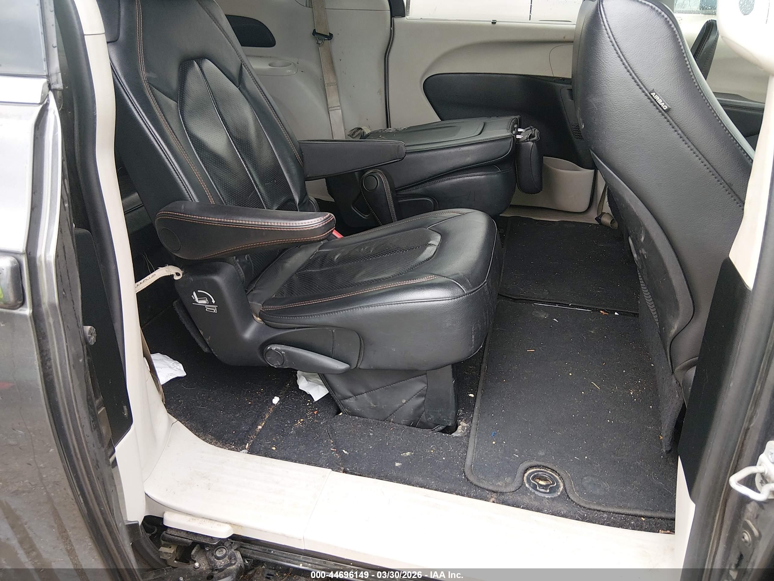 CHRYSLER PACIFICA image 8