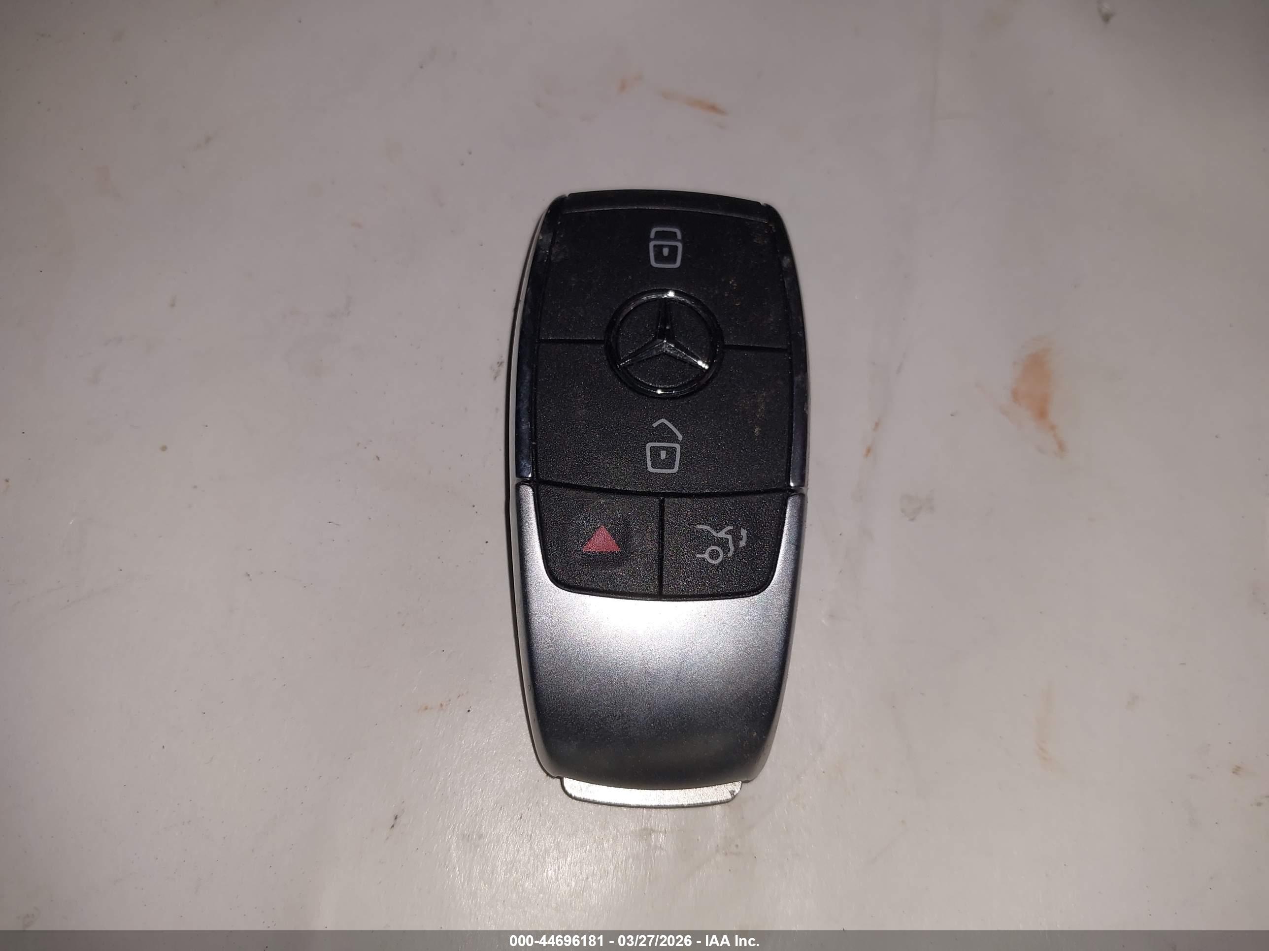 MERCEDES-BENZ GLB image 11