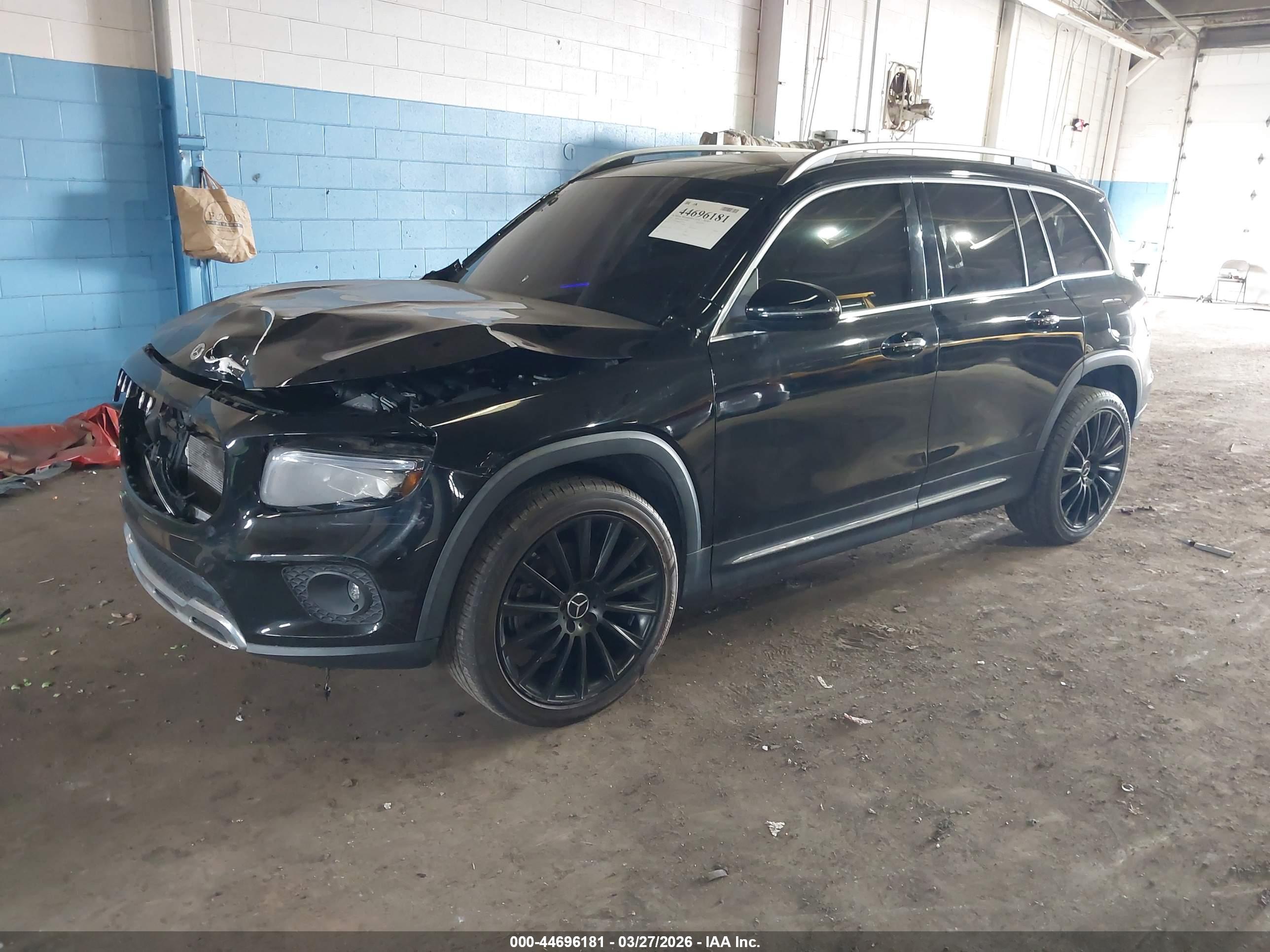 MERCEDES-BENZ GLB image 2