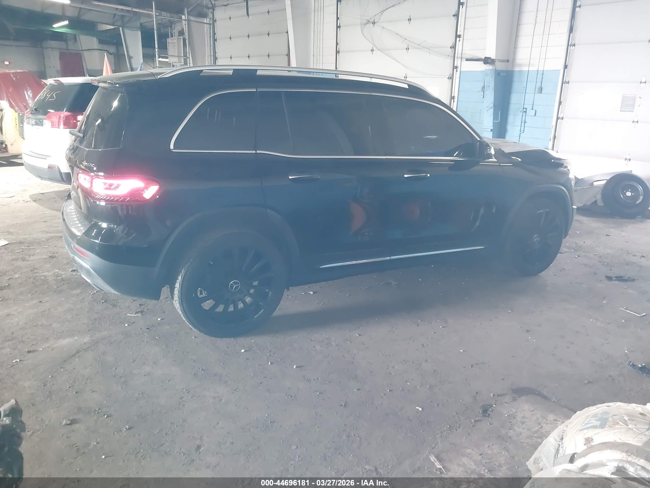 MERCEDES-BENZ GLB image 4
