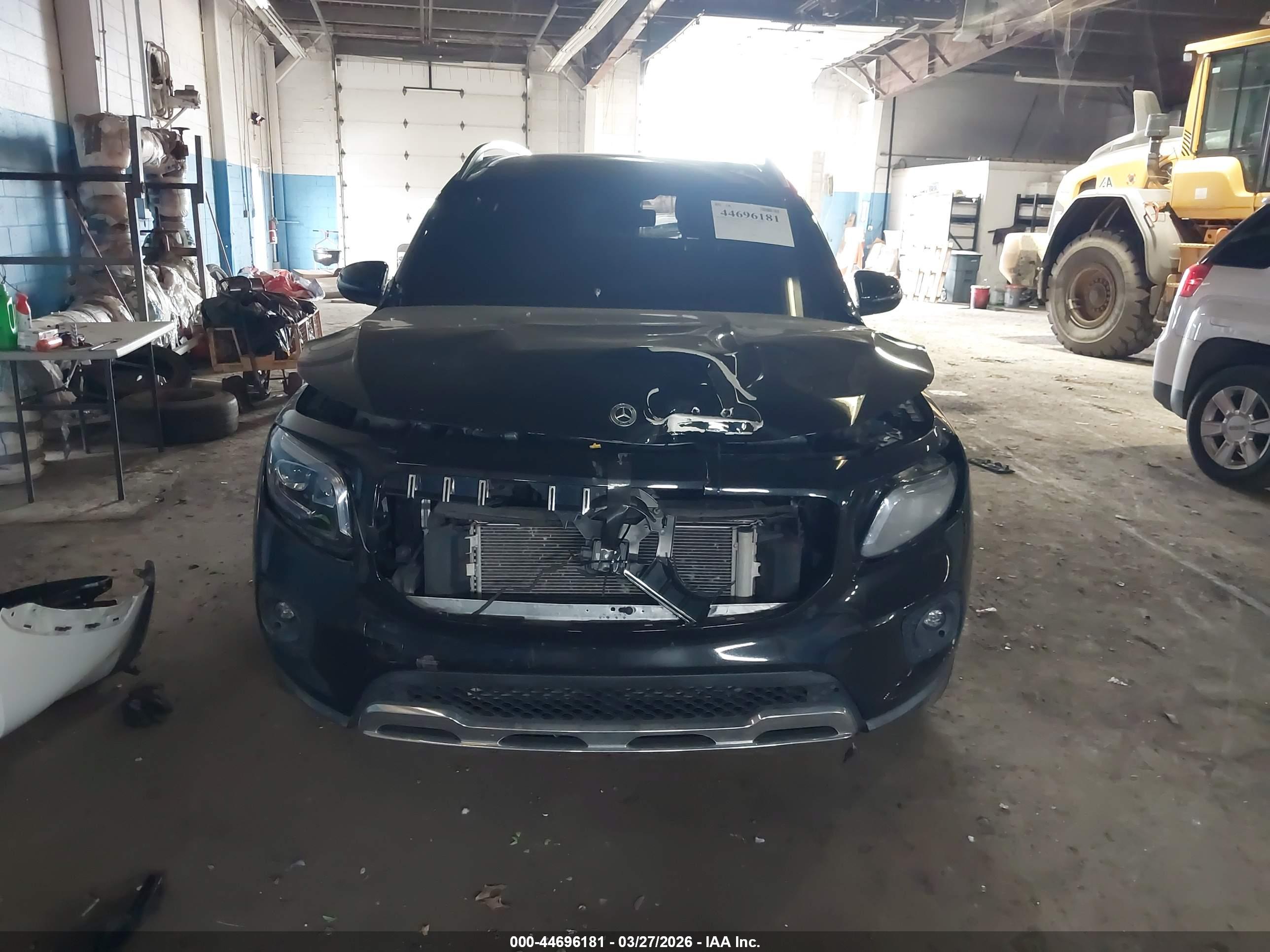 MERCEDES-BENZ GLB image 6