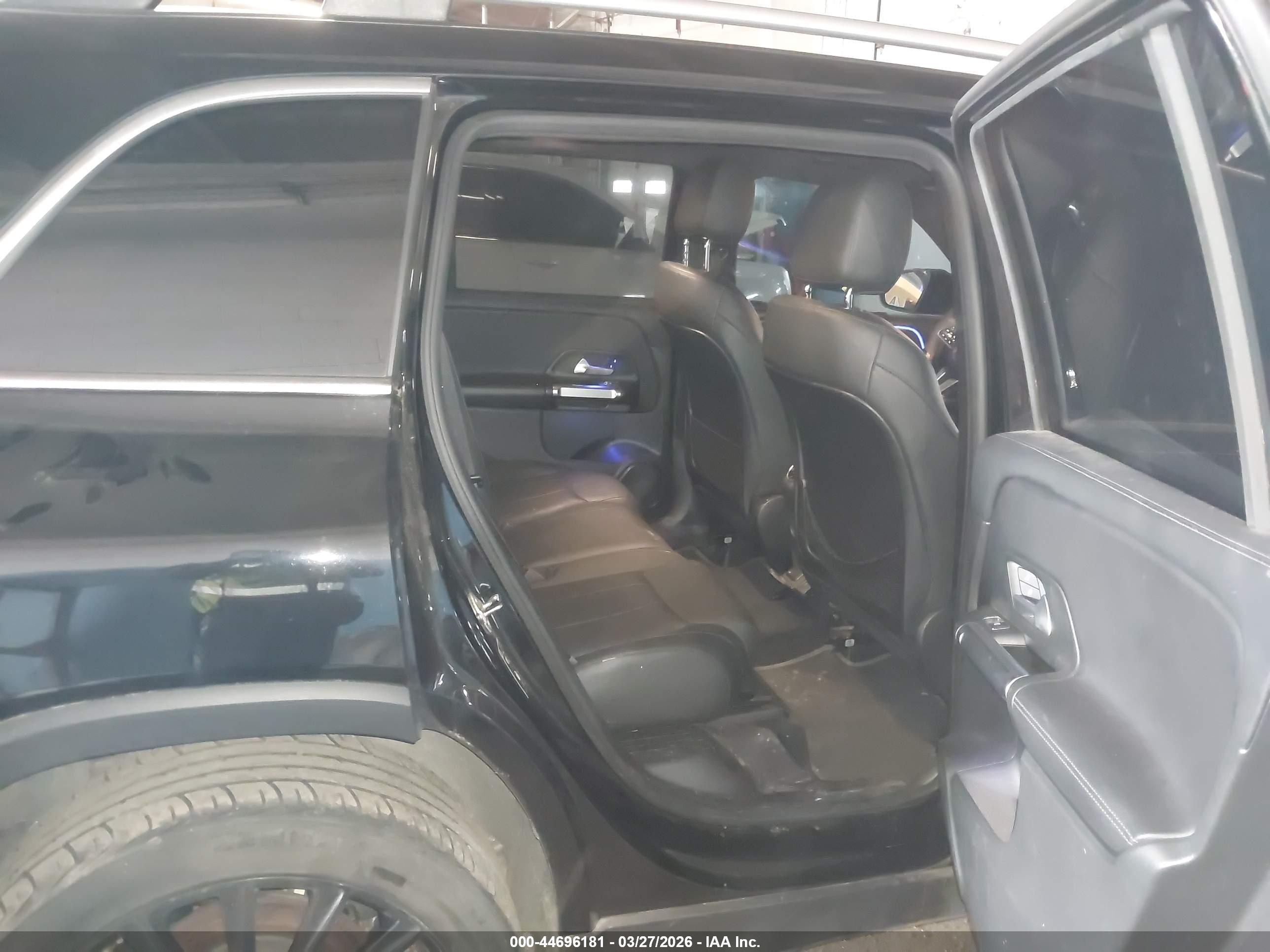 MERCEDES-BENZ GLB image 8