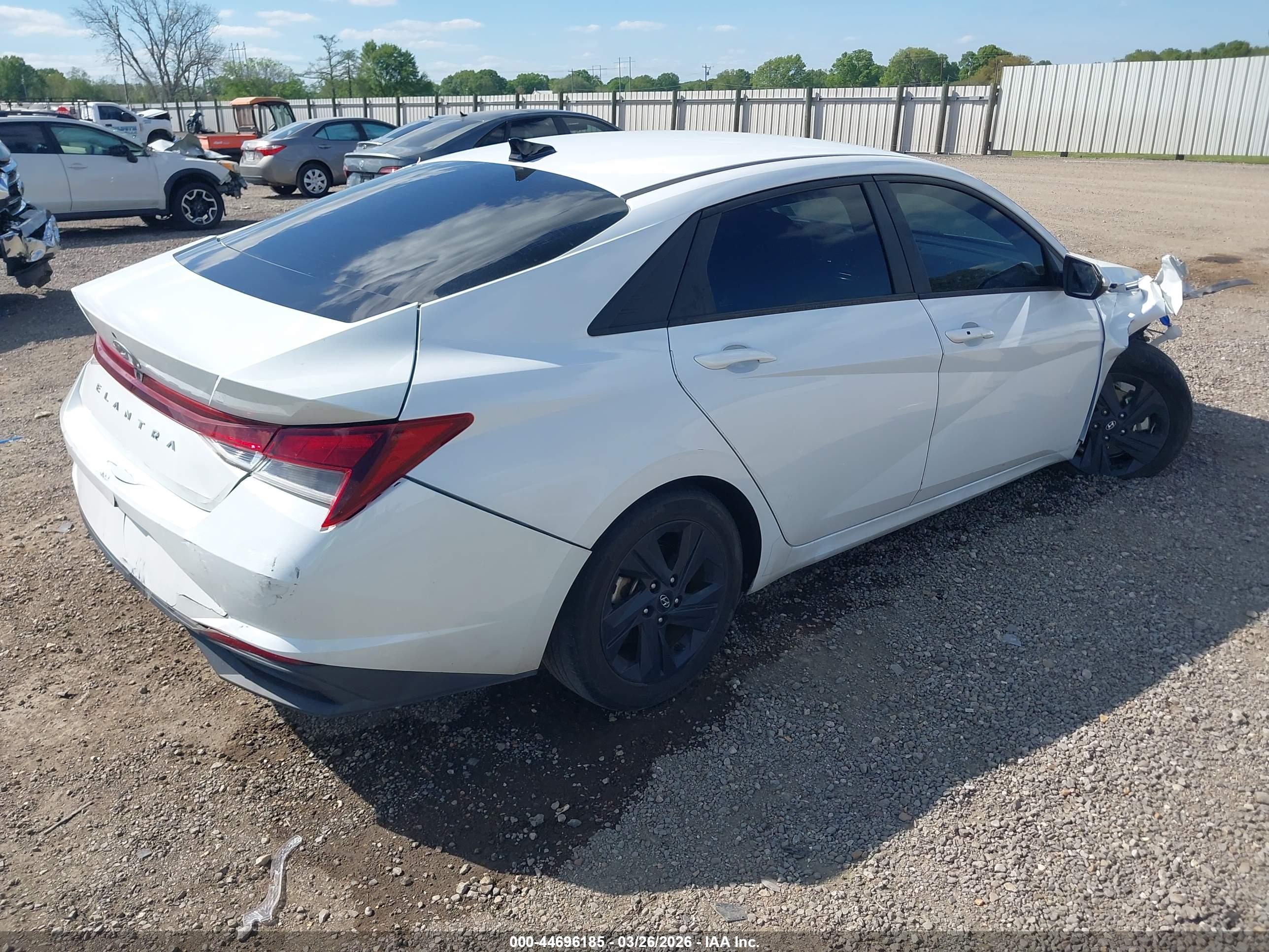 HYUNDAI ELANTRA image 4