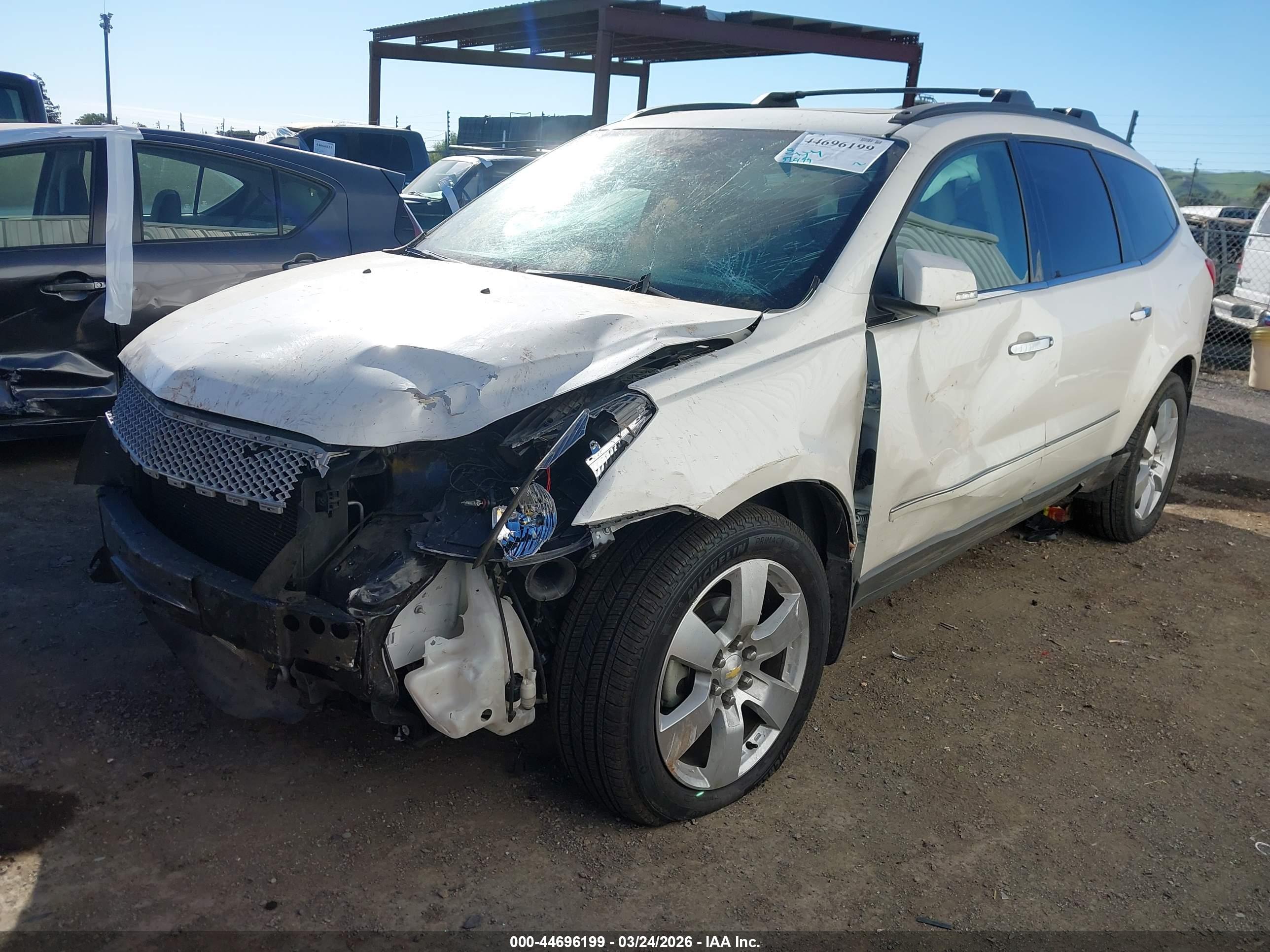 CHEVROLET TRAVERSE image 2