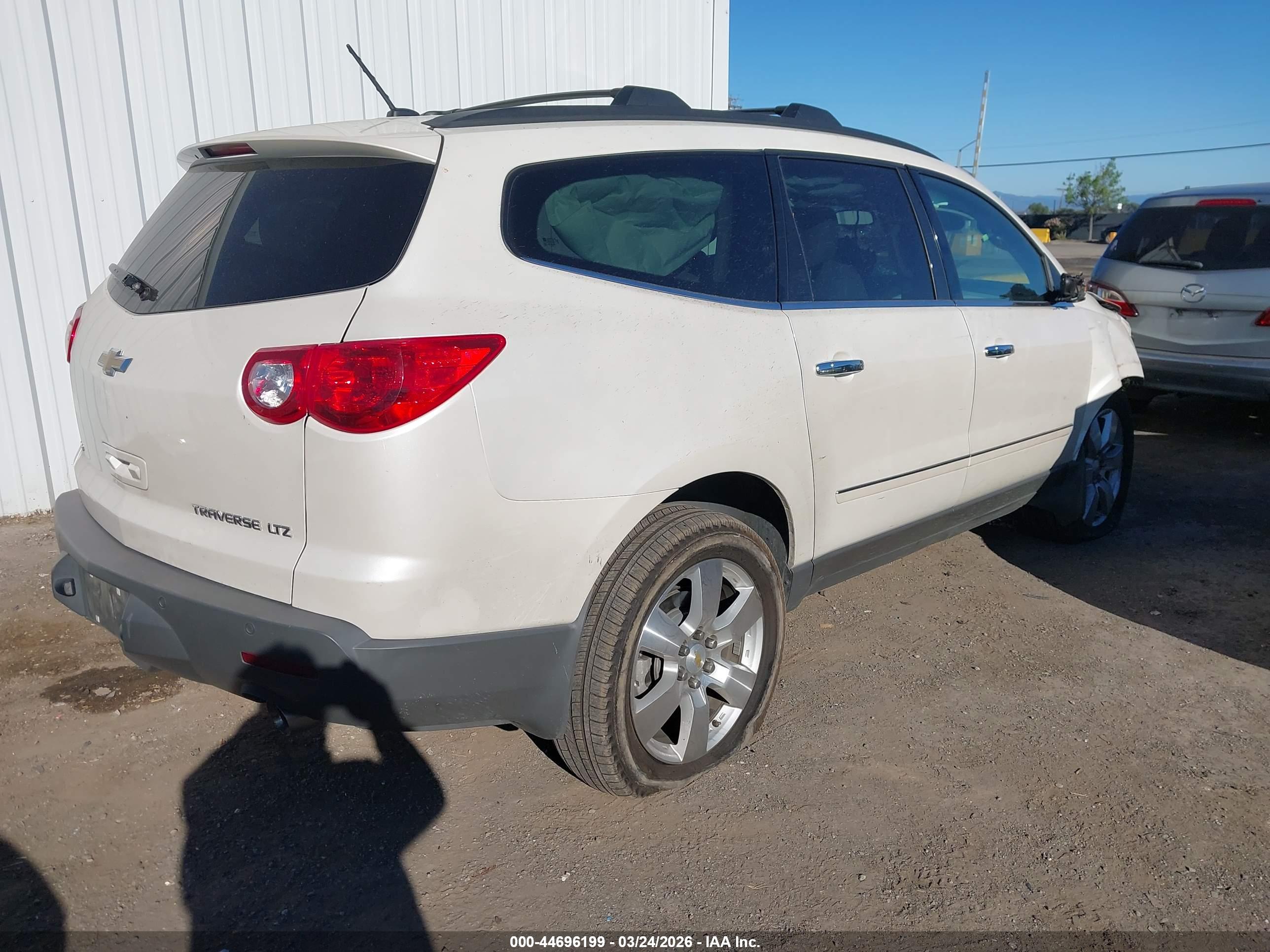 CHEVROLET TRAVERSE image 4