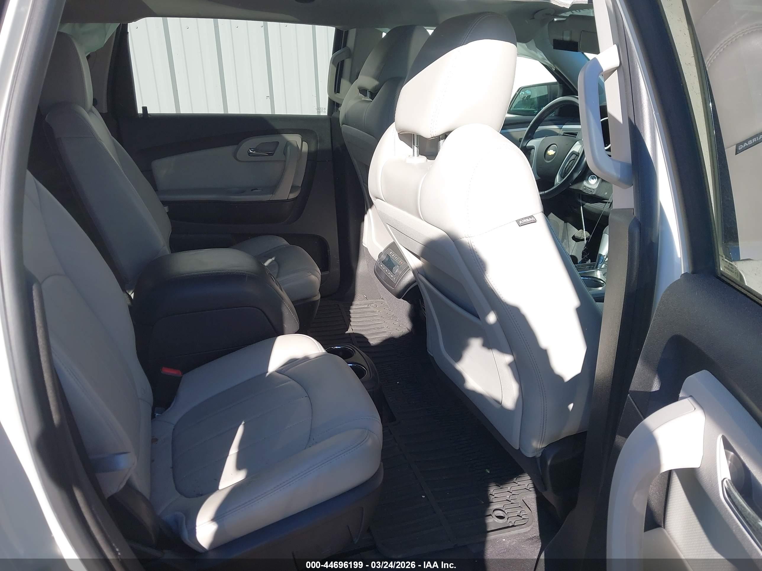CHEVROLET TRAVERSE image 8