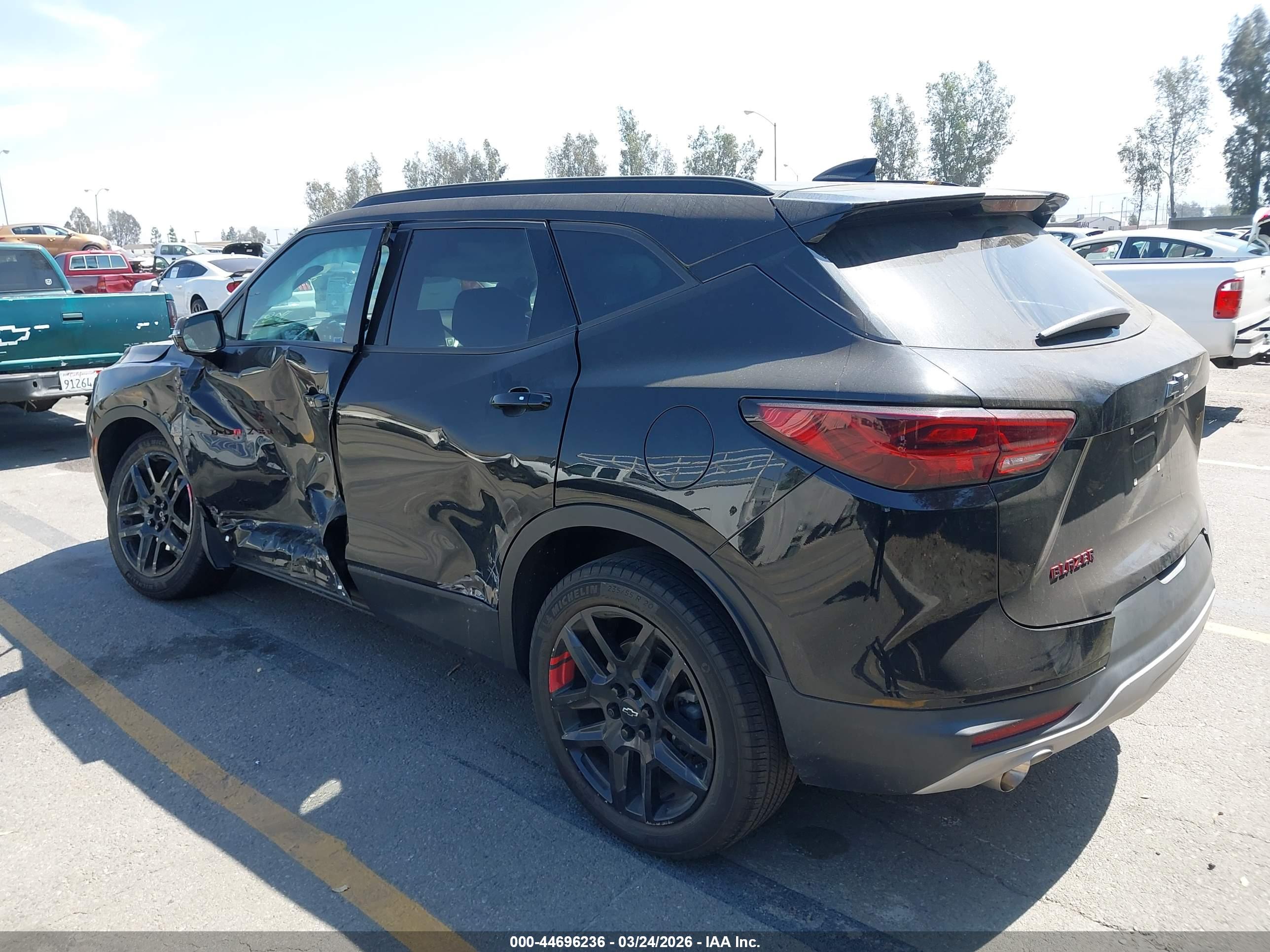 CHEVROLET BLAZER image 3