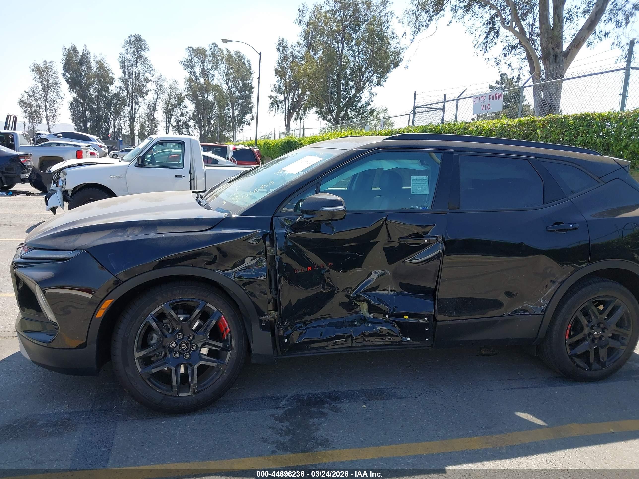 CHEVROLET BLAZER image 6