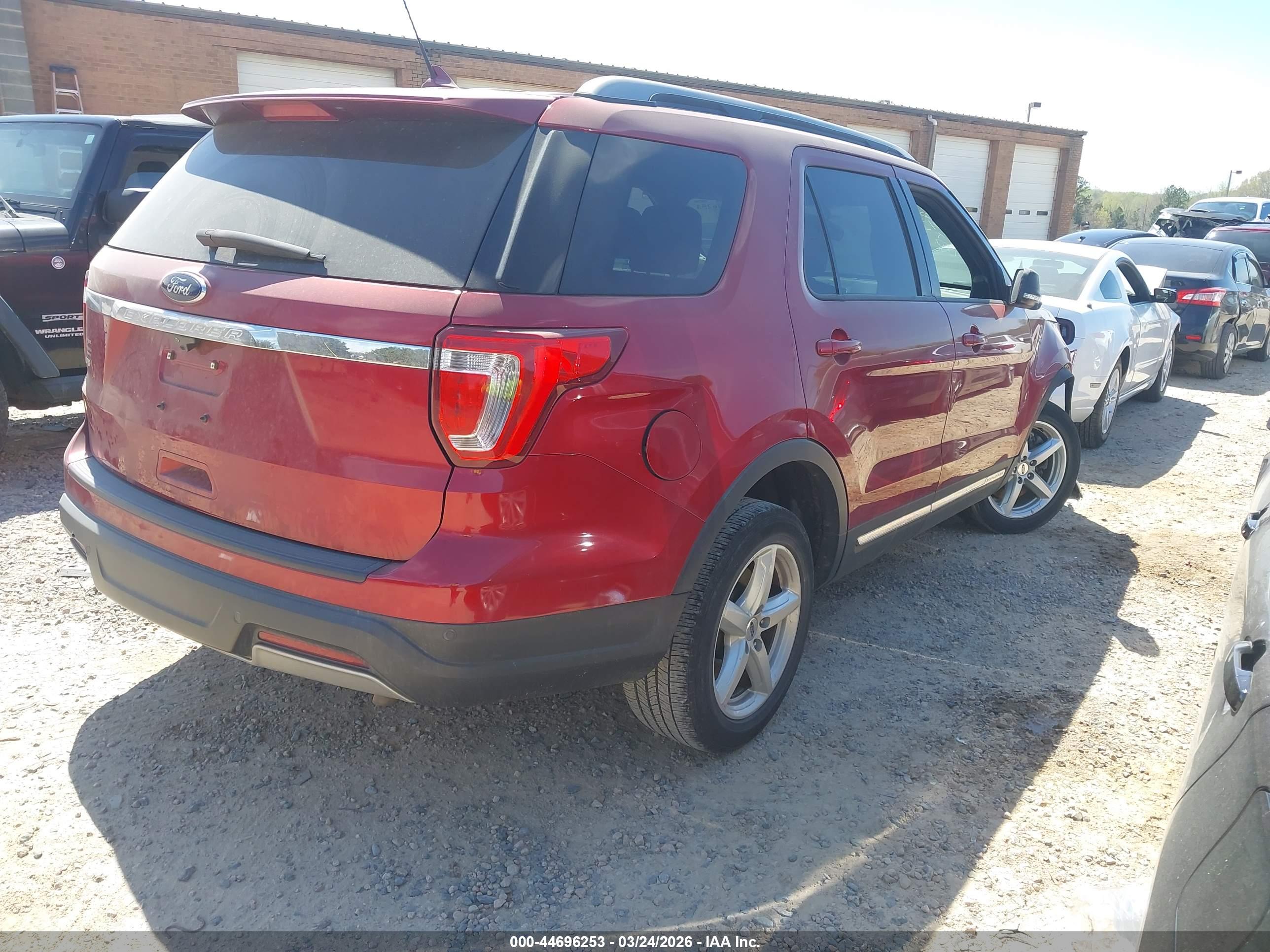 FORD EXPLORER image 4