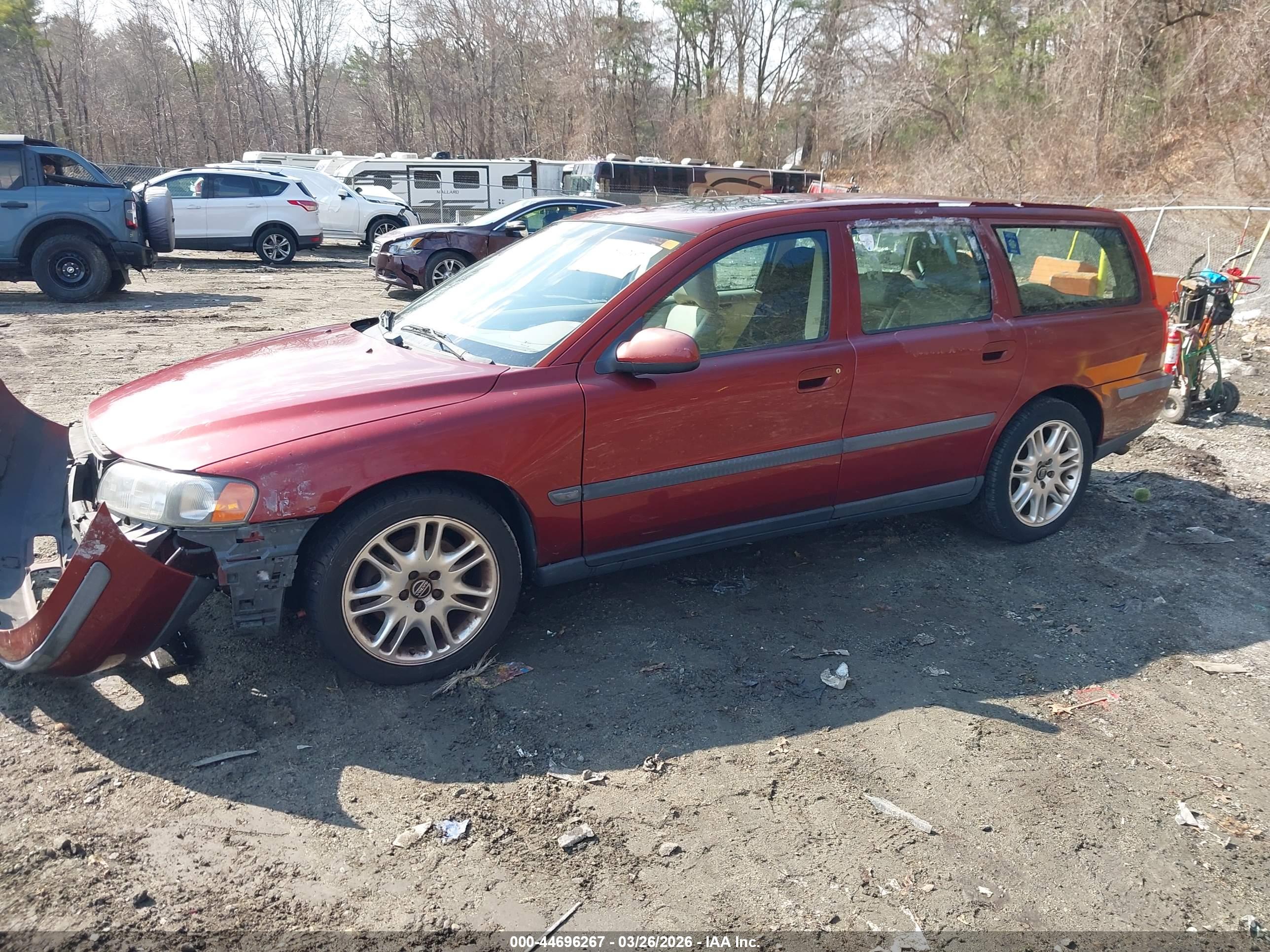VOLVO V70 image 2