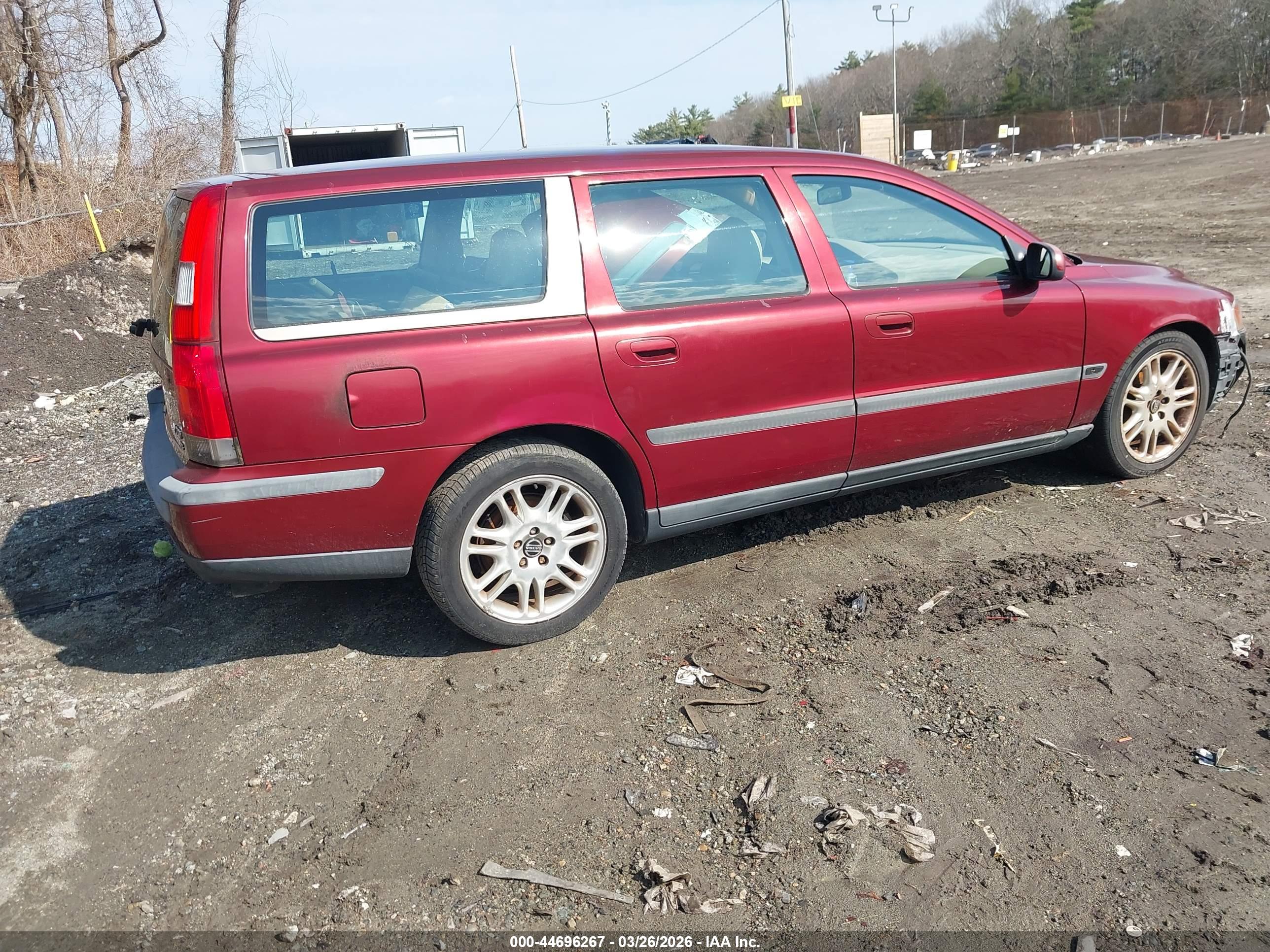 VOLVO V70 image 4