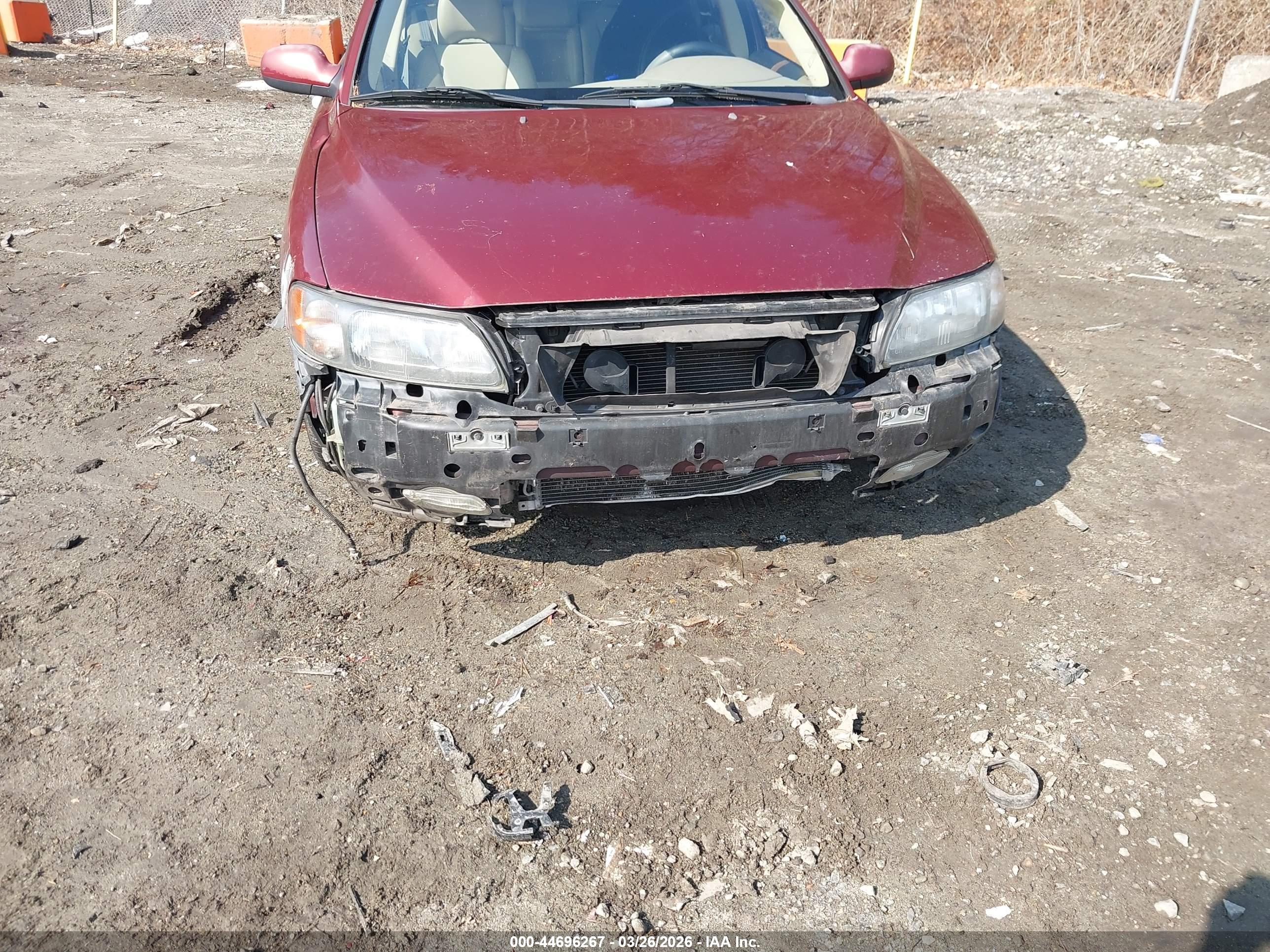 VOLVO V70 image 6