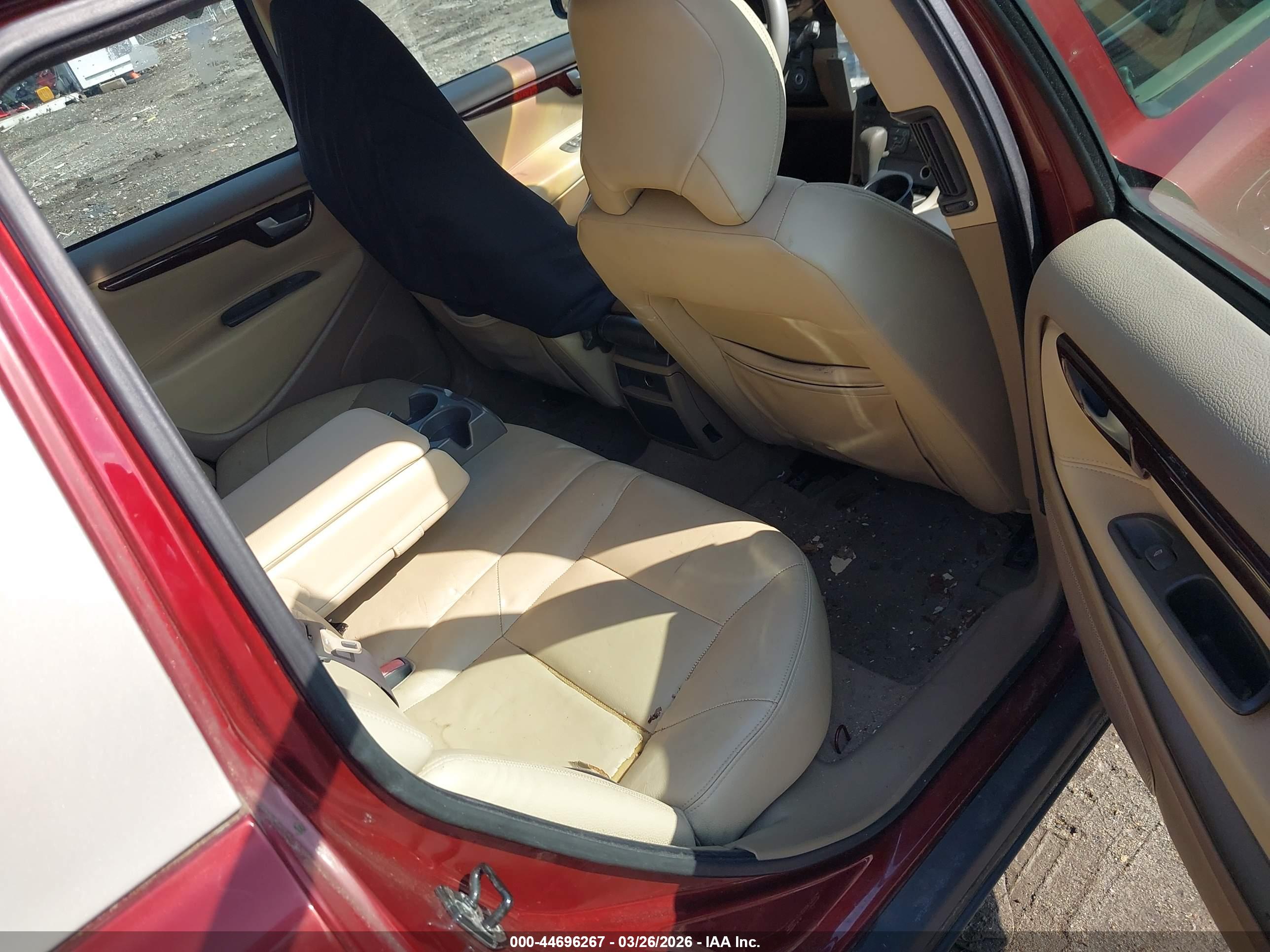 VOLVO V70 image 8