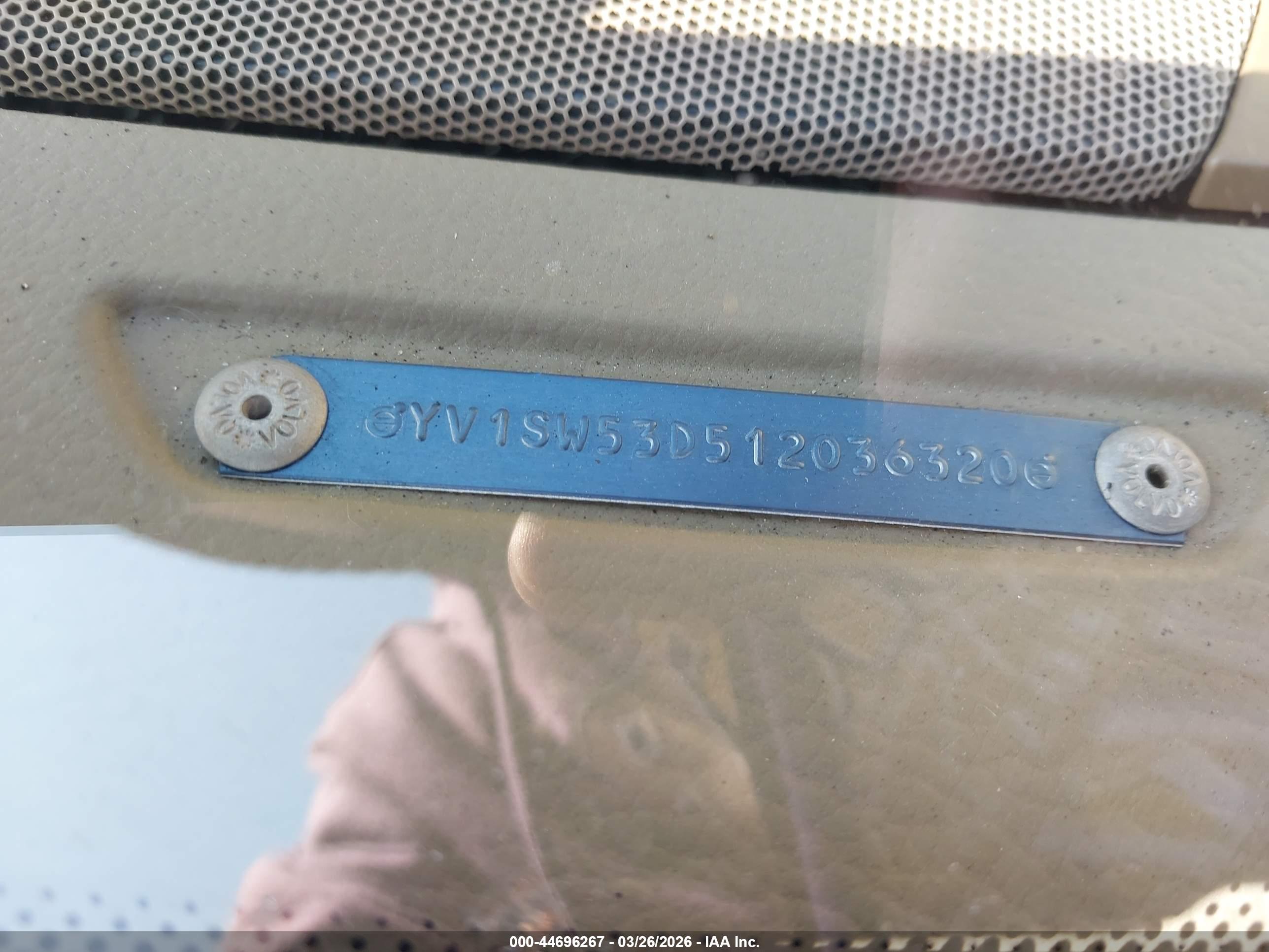 VOLVO V70 image 9