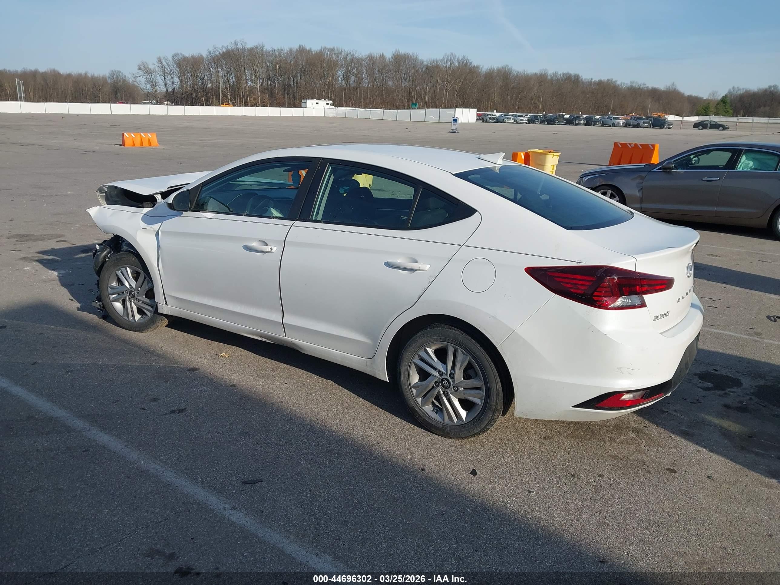 HYUNDAI ELANTRA image 3