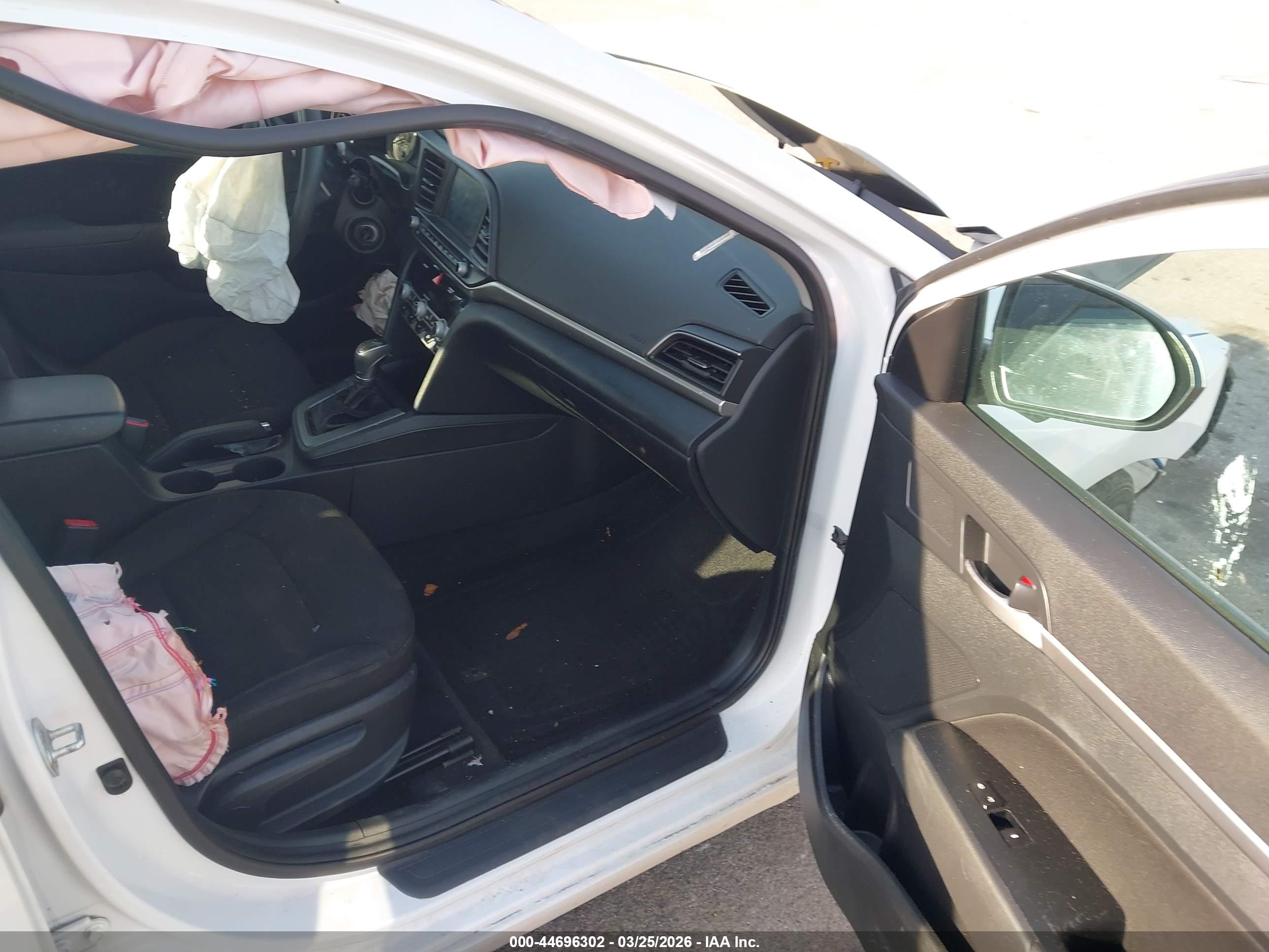HYUNDAI ELANTRA image 5