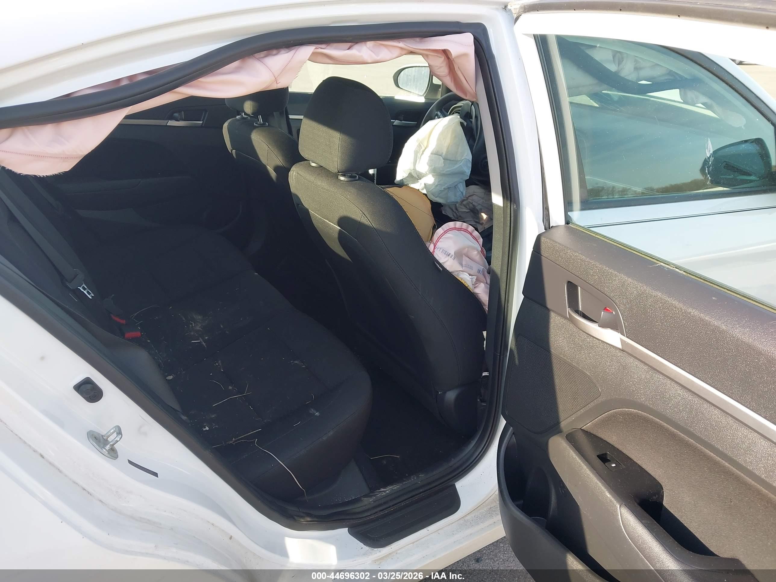 HYUNDAI ELANTRA image 8