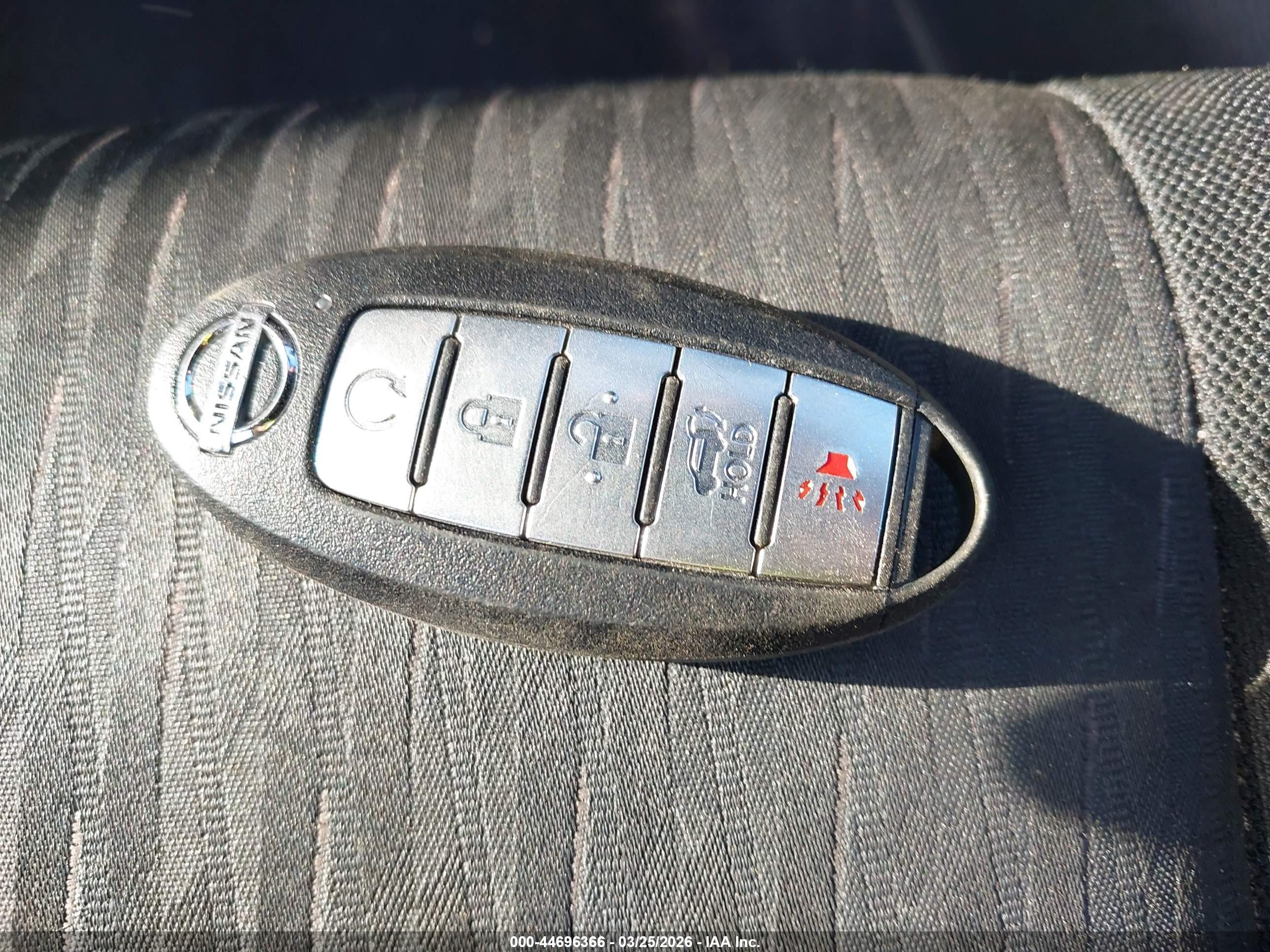 NISSAN ROGUE image 11