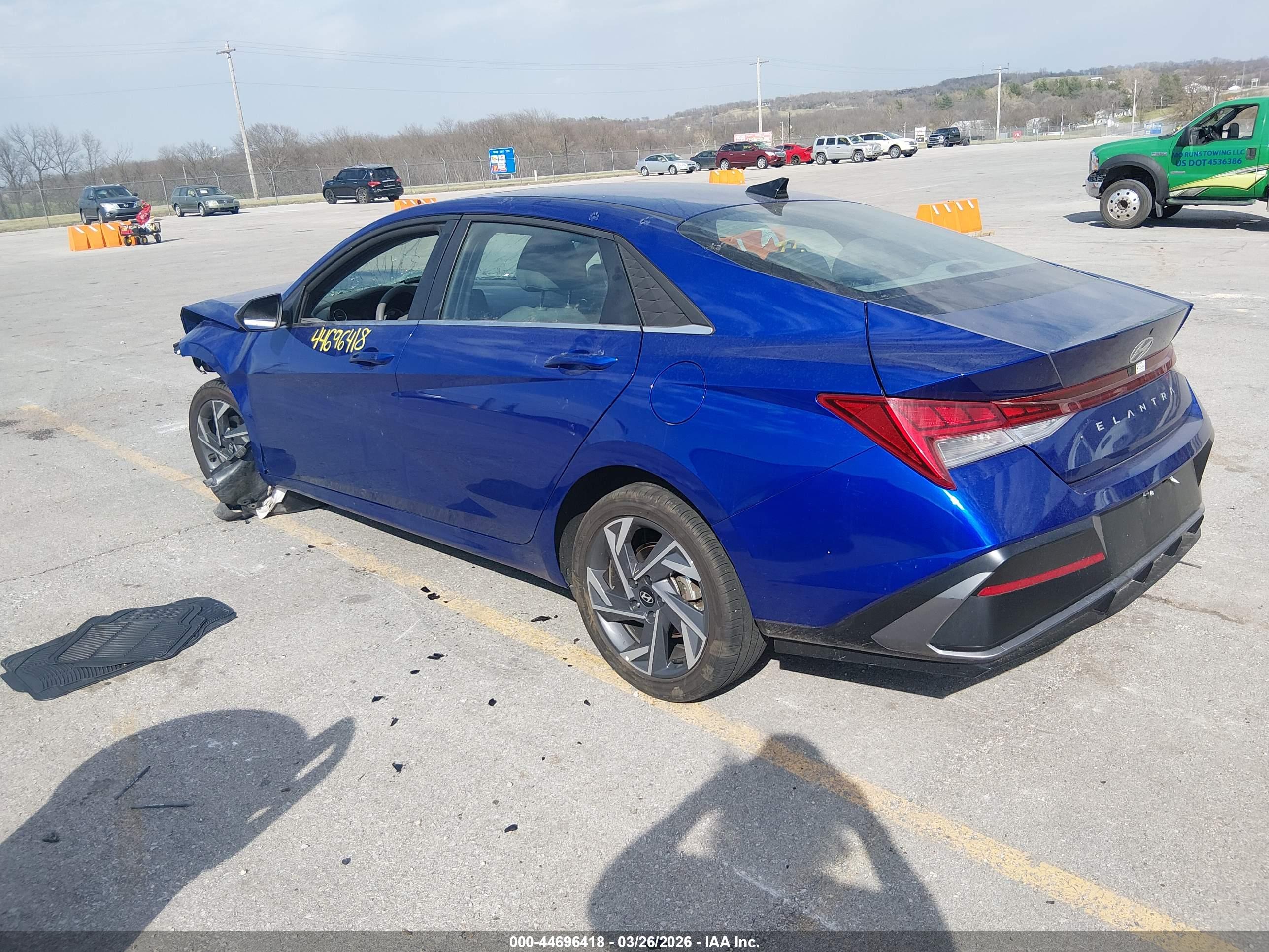 HYUNDAI ELANTRA image 3
