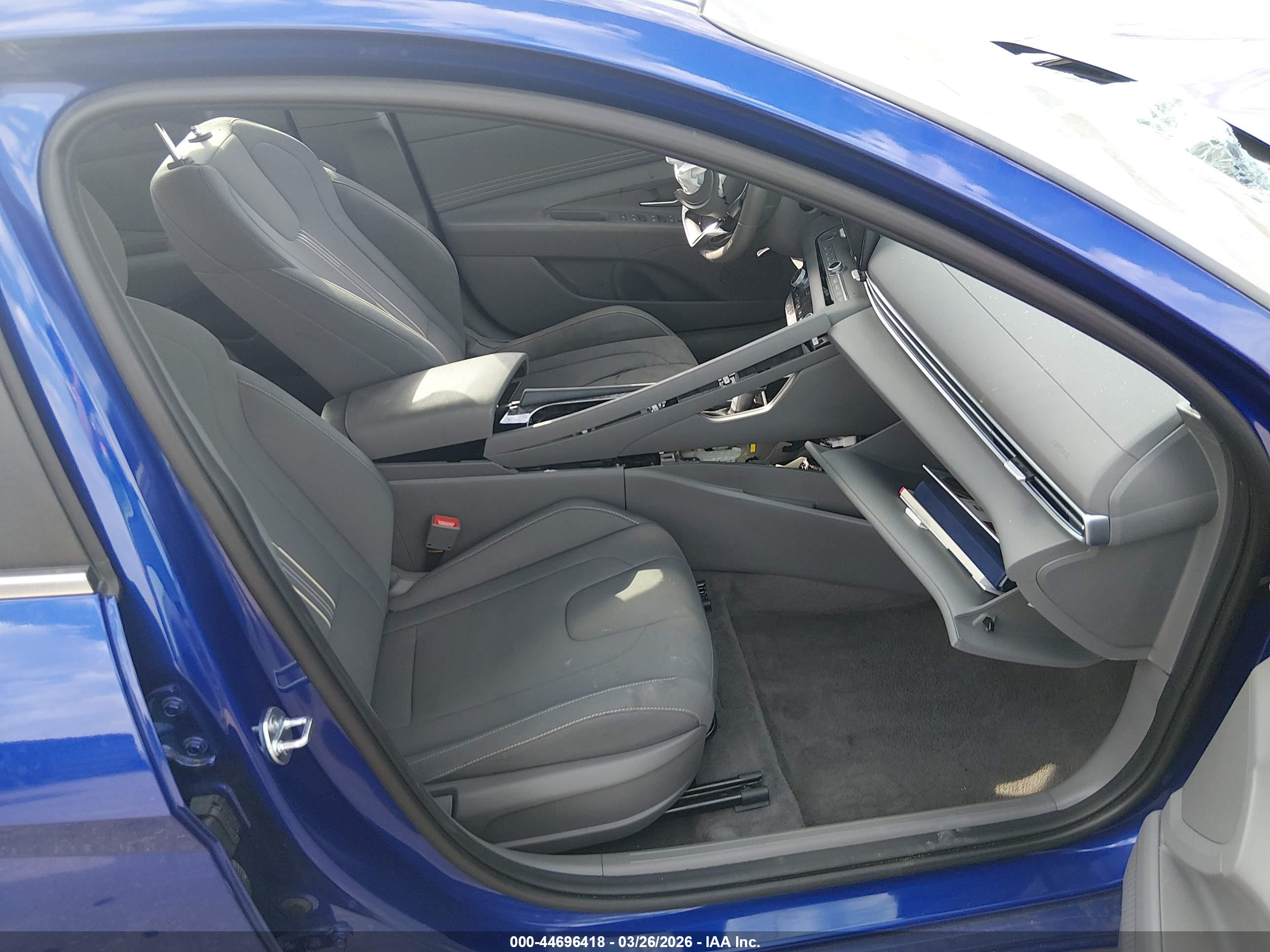 HYUNDAI ELANTRA image 5