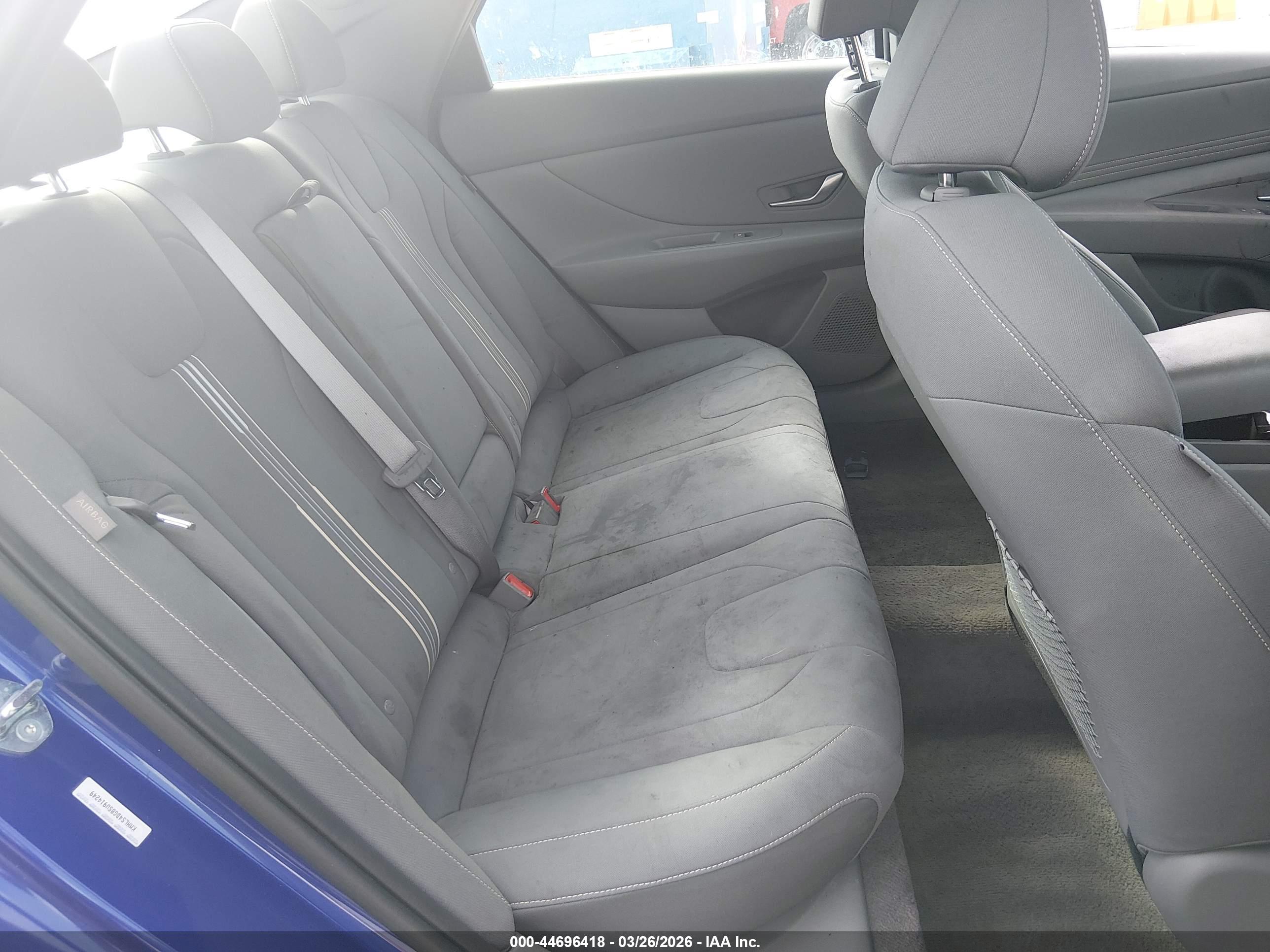HYUNDAI ELANTRA image 8