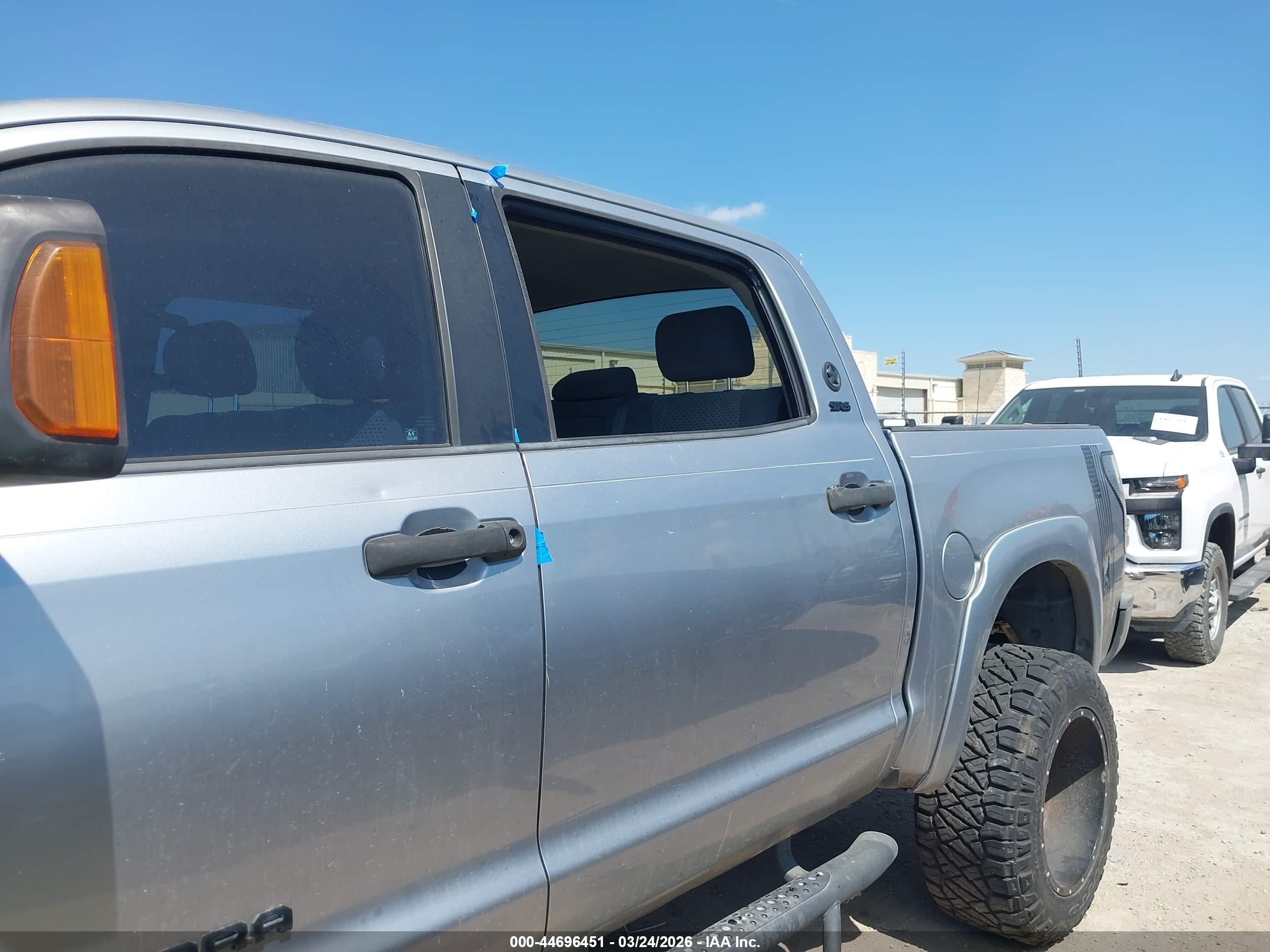 TOYOTA TUNDRA image 6