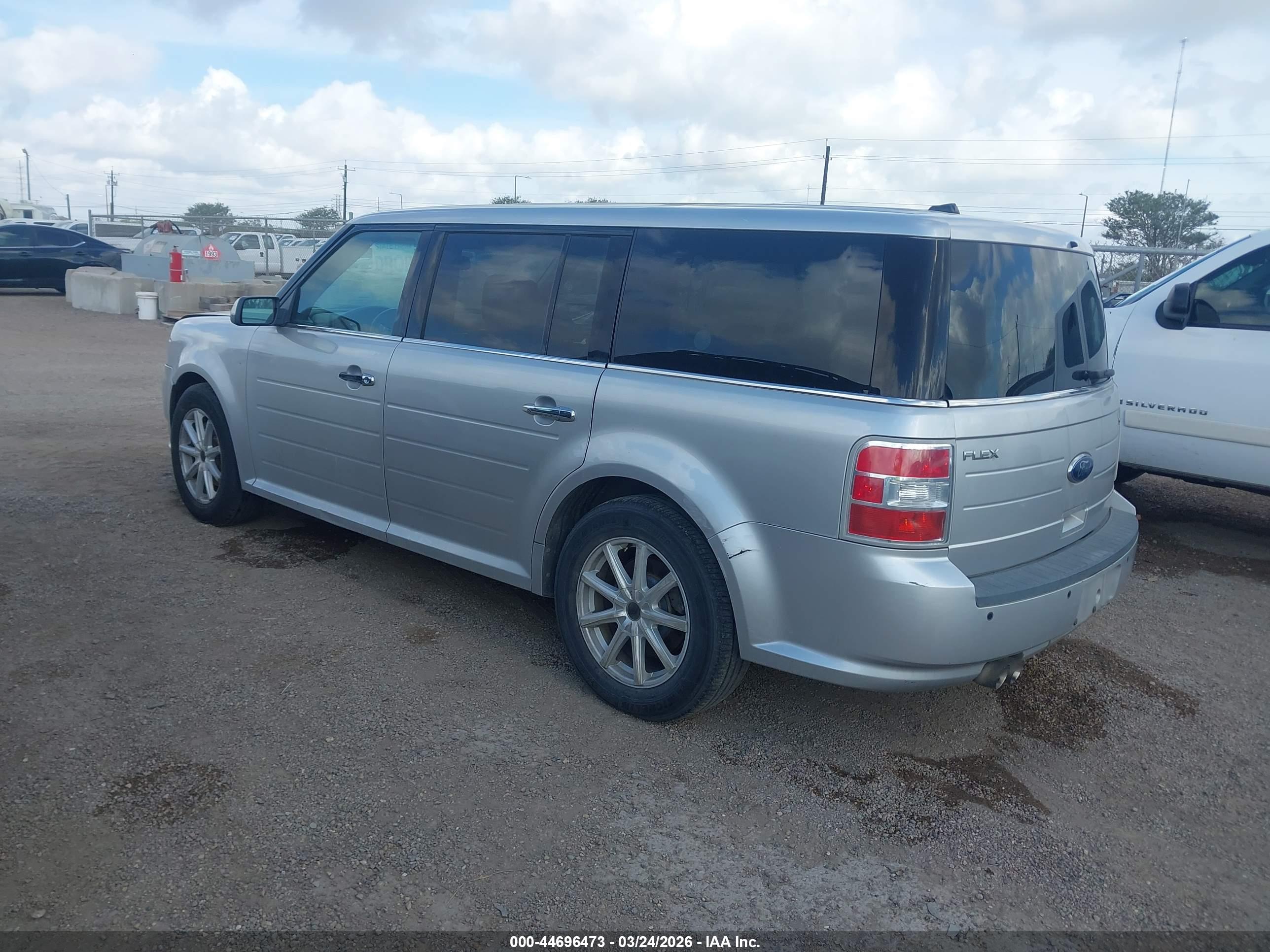 FORD FLEX image 3