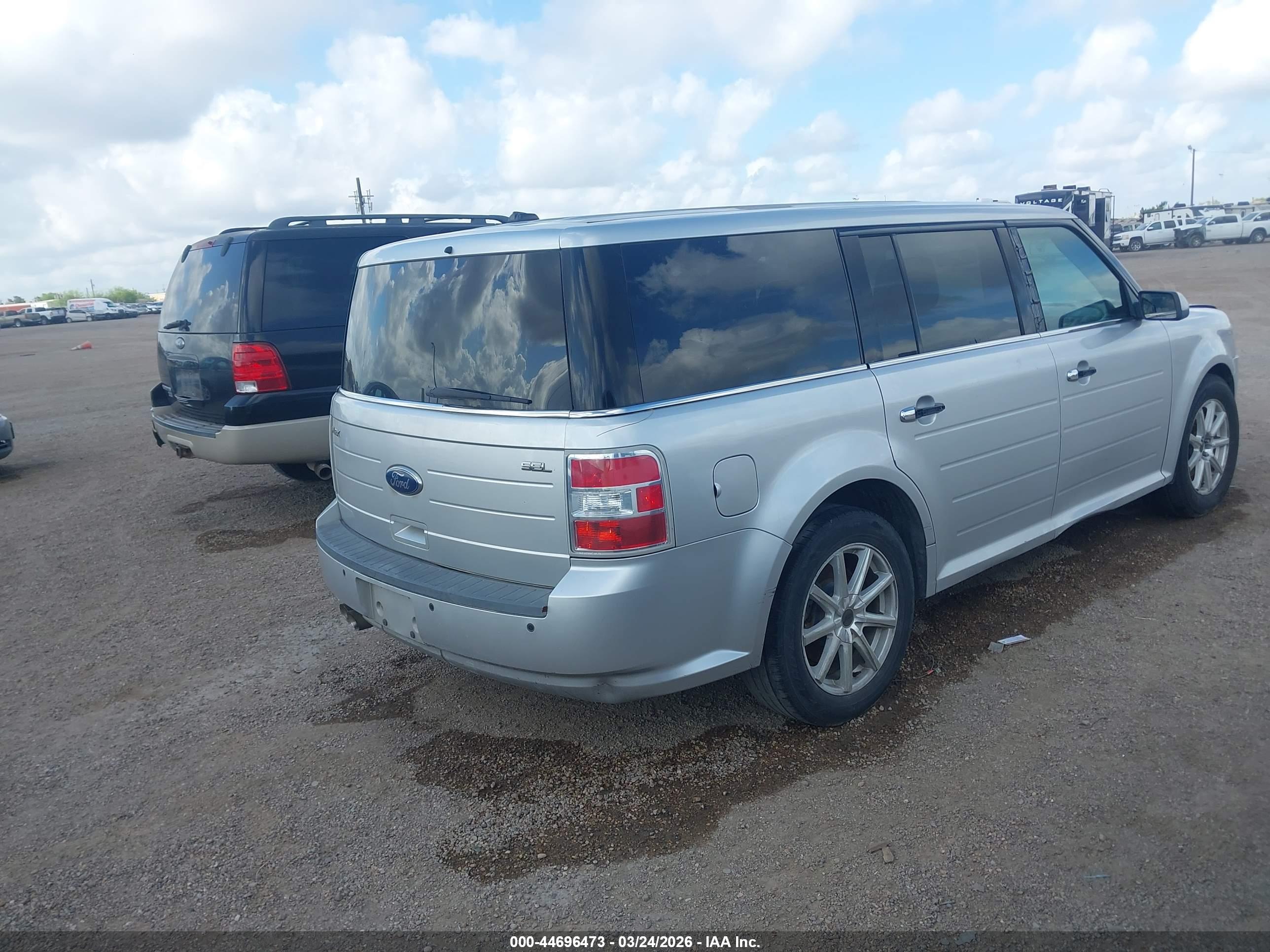 FORD FLEX image 4