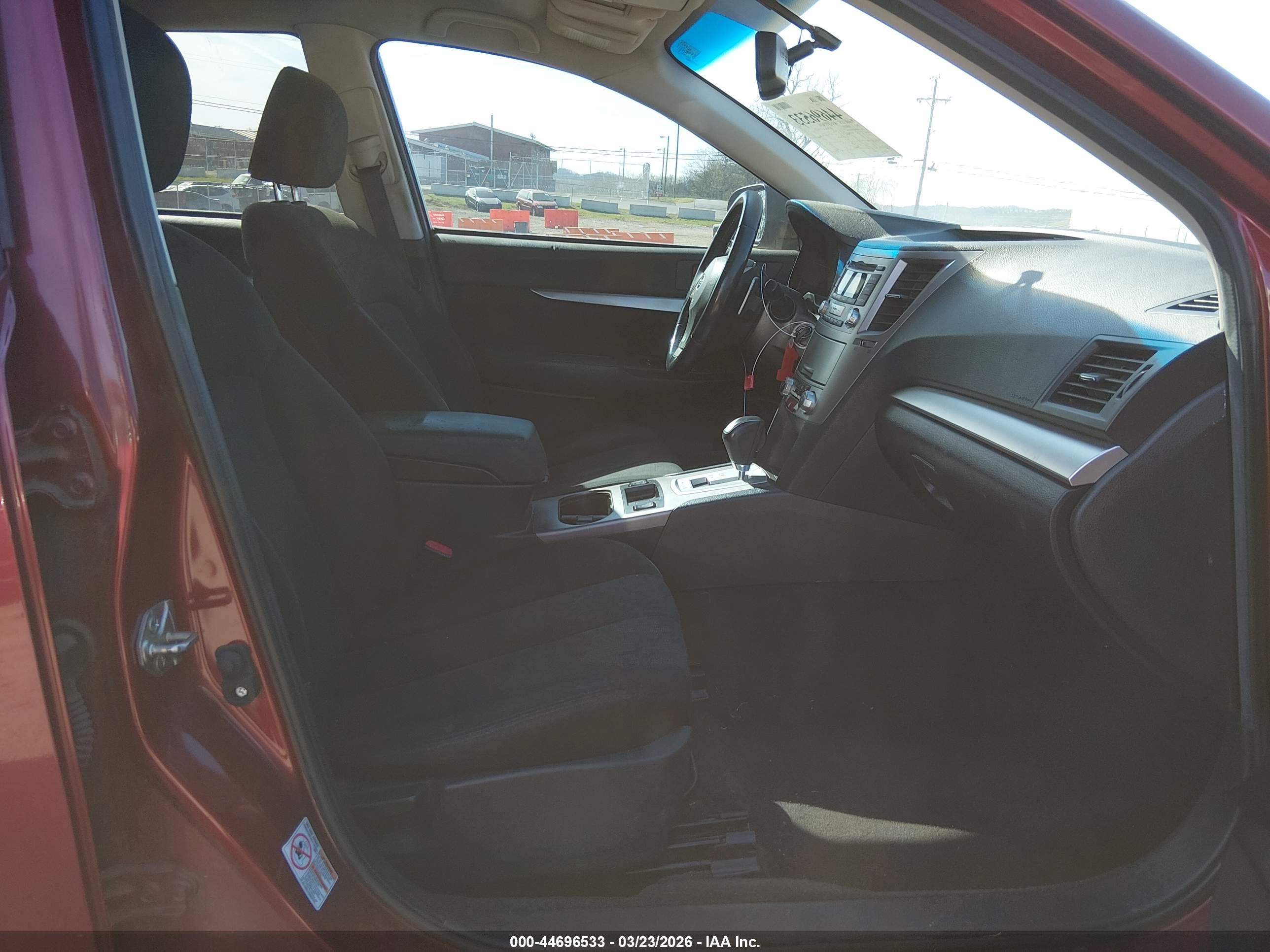 SUBARU OUTBACK image 5