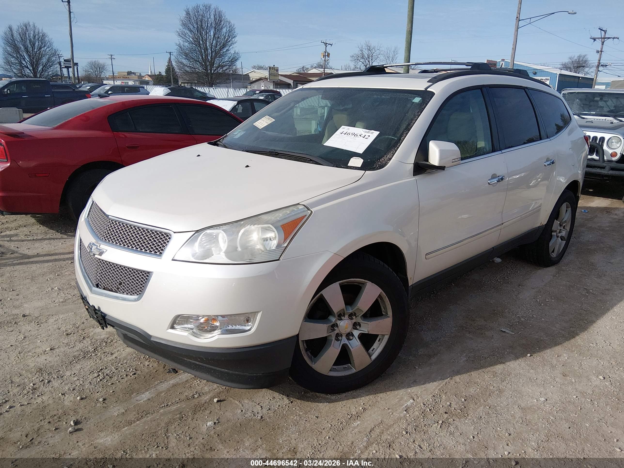 CHEVROLET TRAVERSE image 2