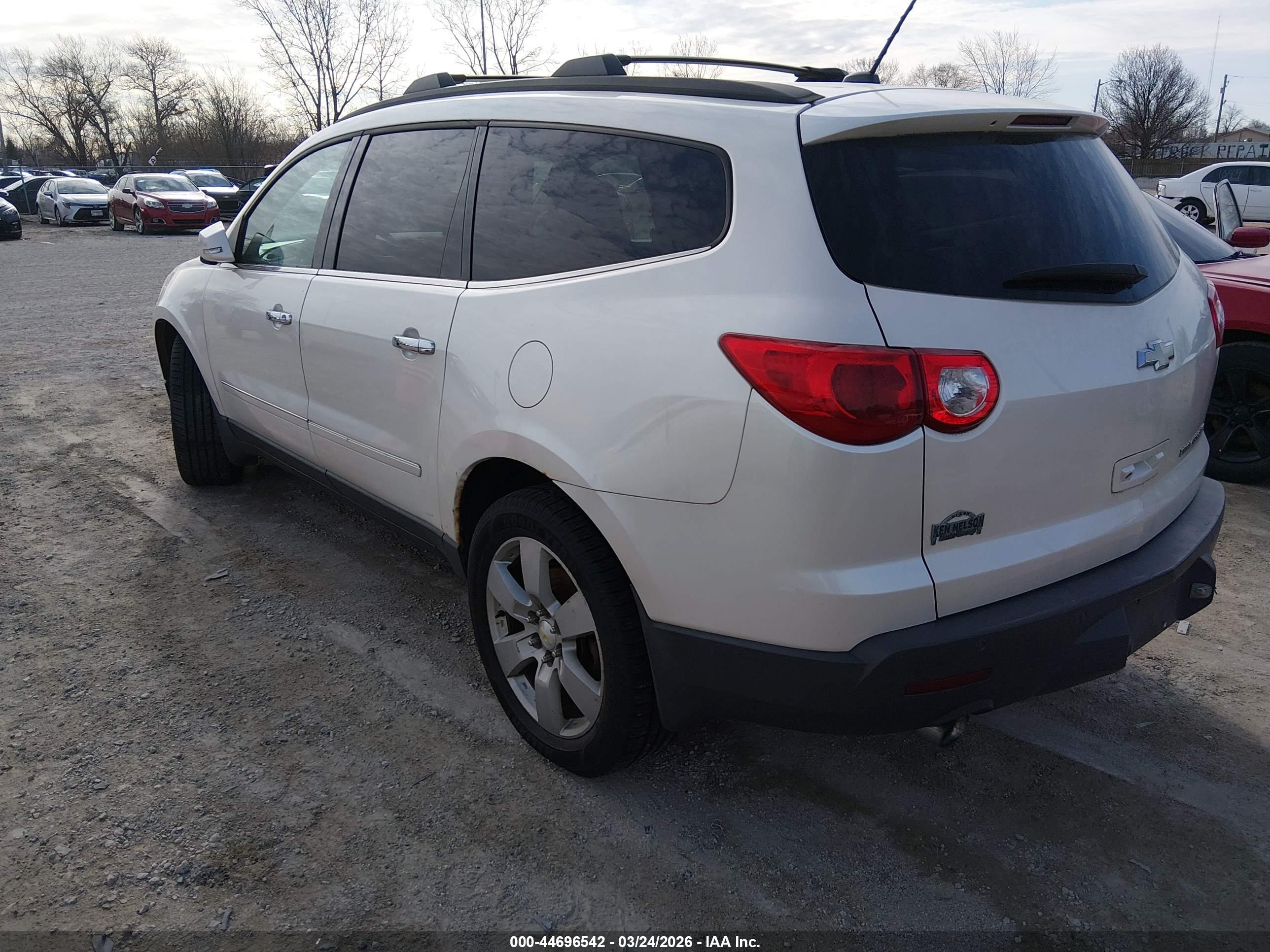 CHEVROLET TRAVERSE image 3